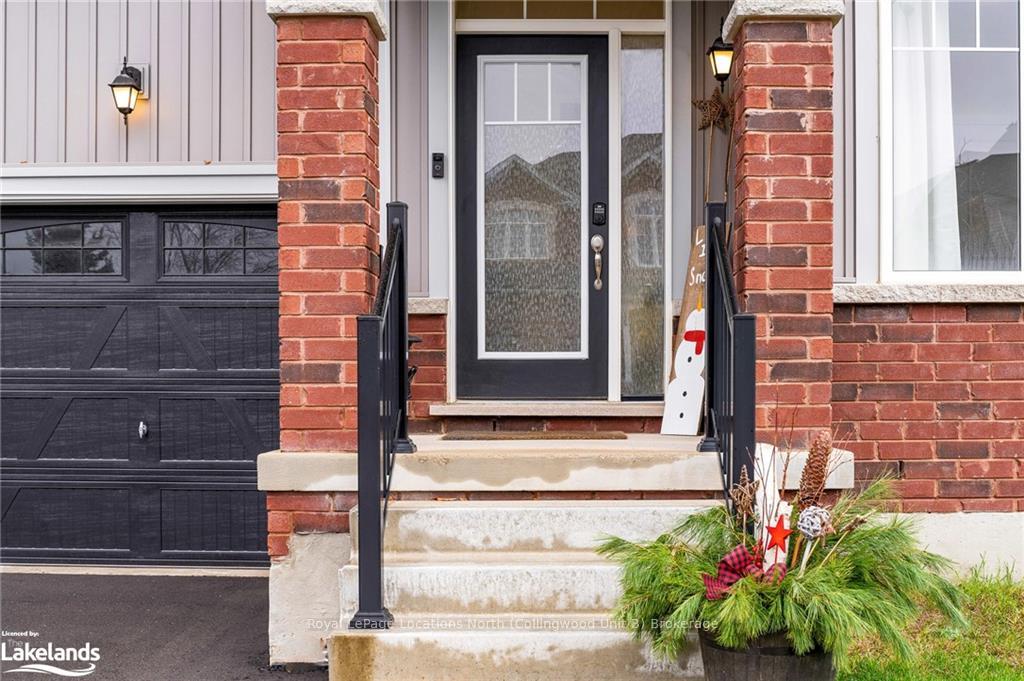 Photo 2 of 41 Tracey Lane, Collingwood — HOMEH