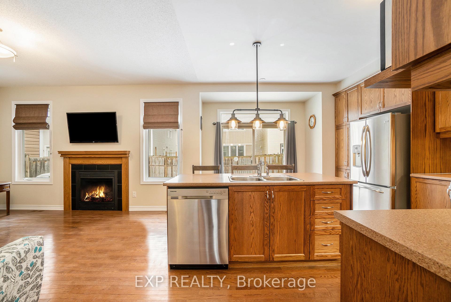 Photo 12 of 405 Meadowhawk Crescent, Ottawa, Barrhaven - Half Moon Bay — HOMEH