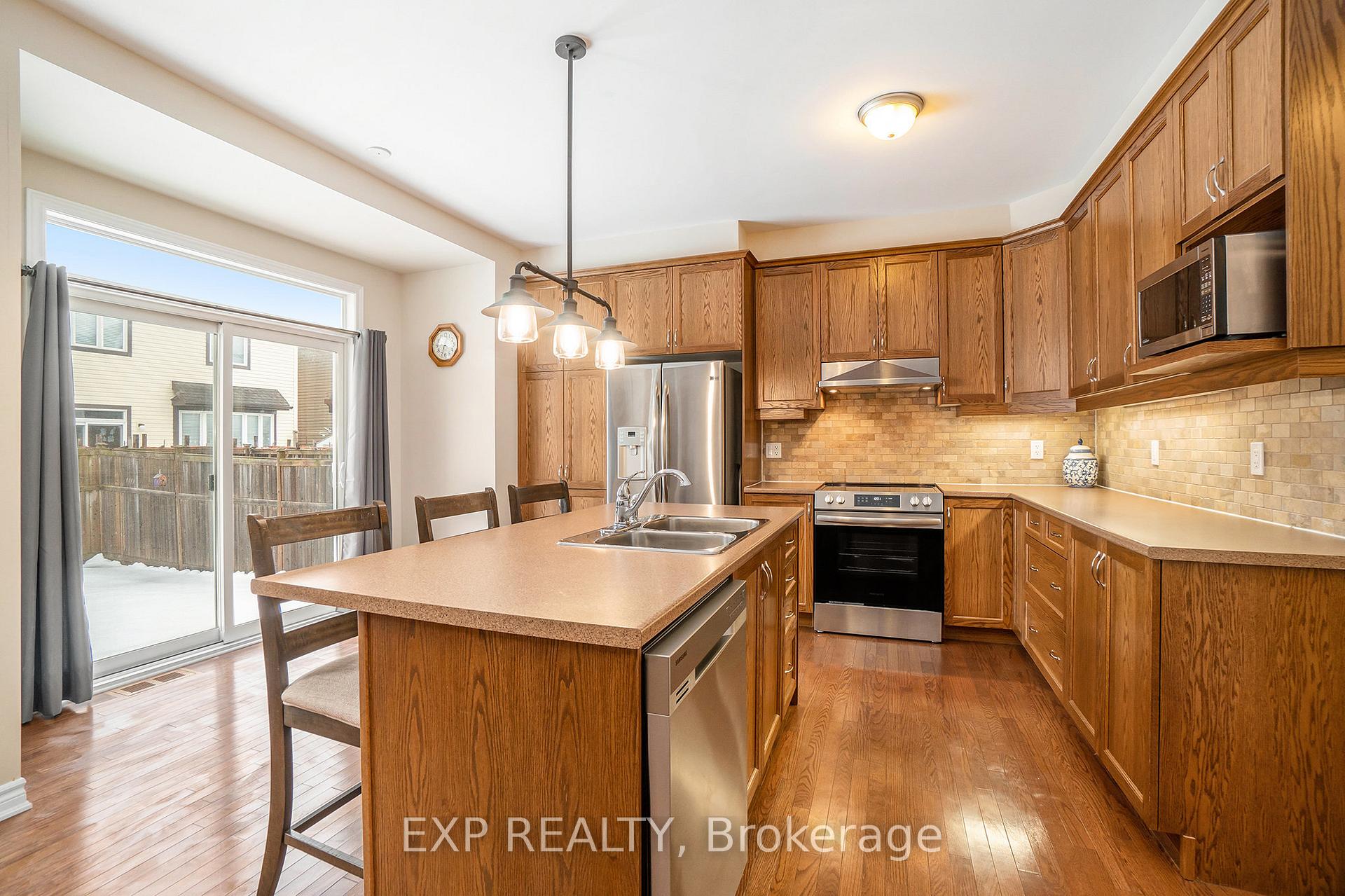Photo 15 of 405 Meadowhawk Crescent, Ottawa, Barrhaven - Half Moon Bay — HOMEH
