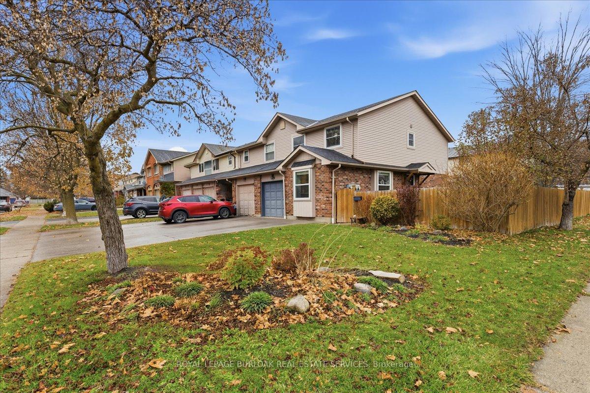 Photo 2 of 98 Grandridge Crescent, Guelph, Willow West/Sugarbush/West Acres — HOMEH