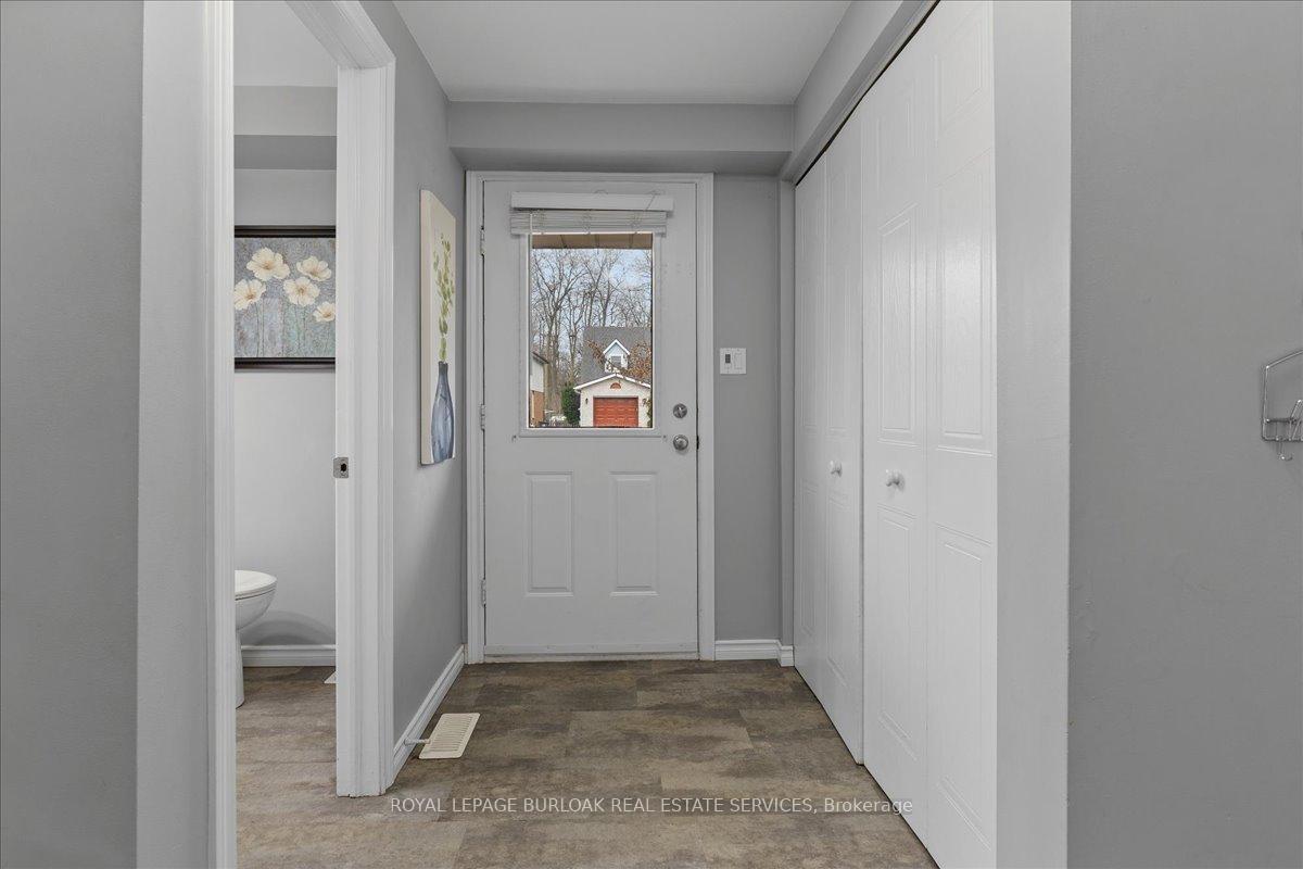 Photo 4 of 98 Grandridge Crescent, Guelph, Willow West/Sugarbush/West Acres — HOMEH