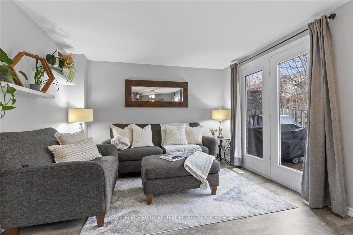 Photo 9 of 98 Grandridge Crescent, Guelph, Willow West/Sugarbush/West Acres — HOMEH