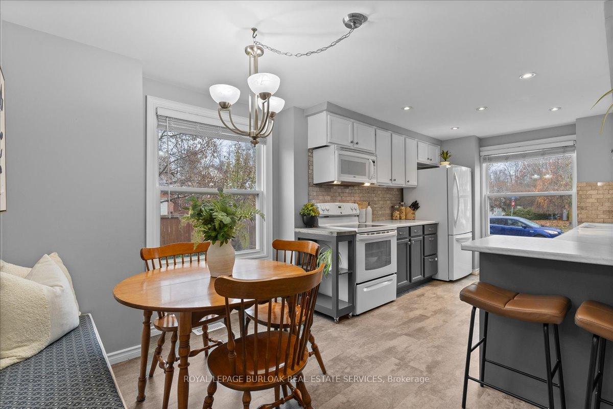 Photo 12 of 98 Grandridge Crescent, Guelph, Willow West/Sugarbush/West Acres — HOMEH
