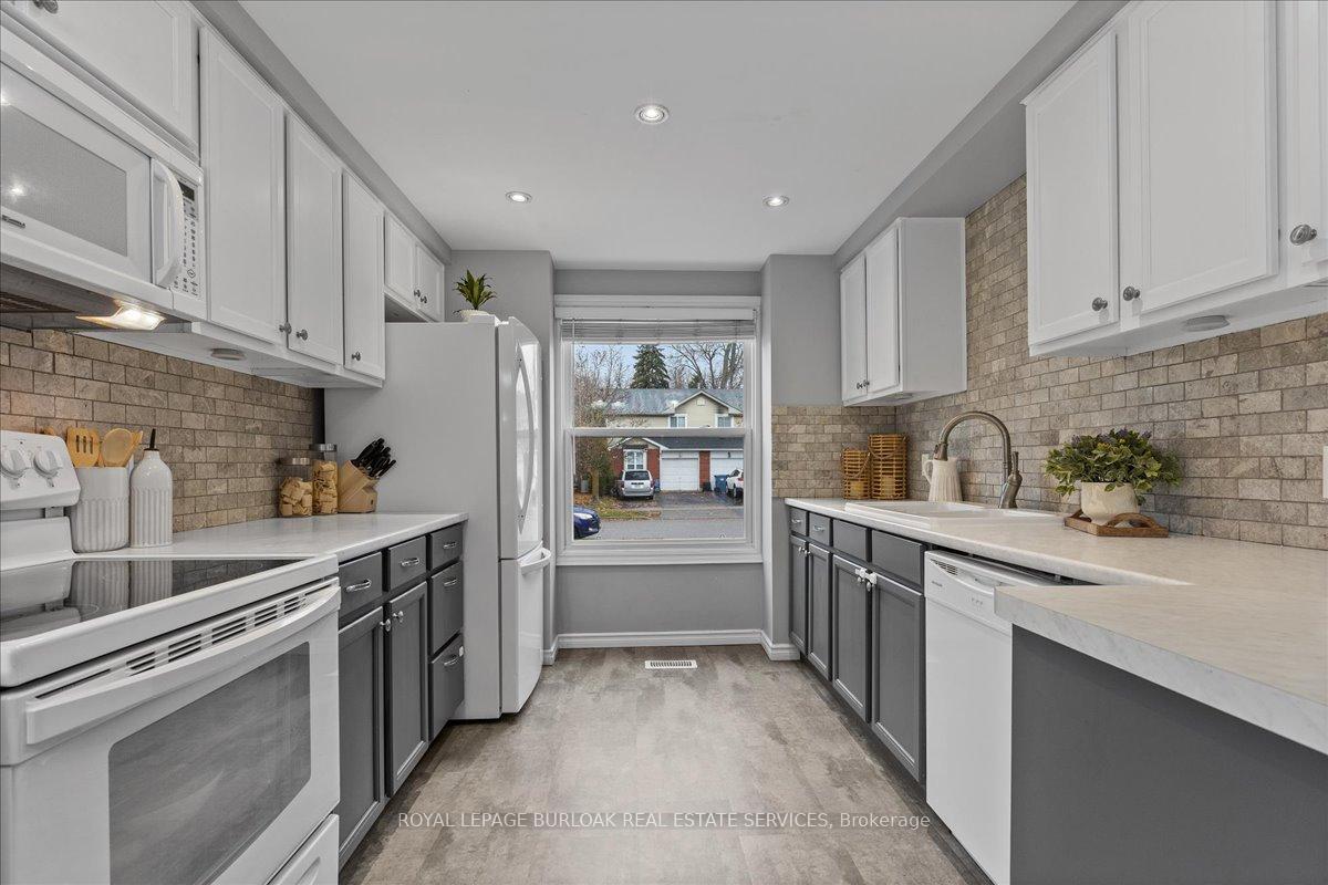 Photo 14 of 98 Grandridge Crescent, Guelph, Willow West/Sugarbush/West Acres — HOMEH