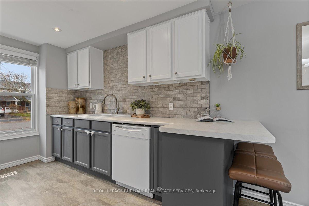 Photo 16 of 98 Grandridge Crescent, Guelph, Willow West/Sugarbush/West Acres — HOMEH