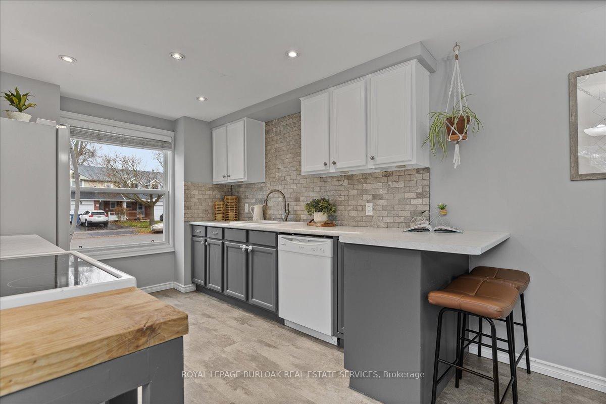 Photo 17 of 98 Grandridge Crescent, Guelph, Willow West/Sugarbush/West Acres — HOMEH