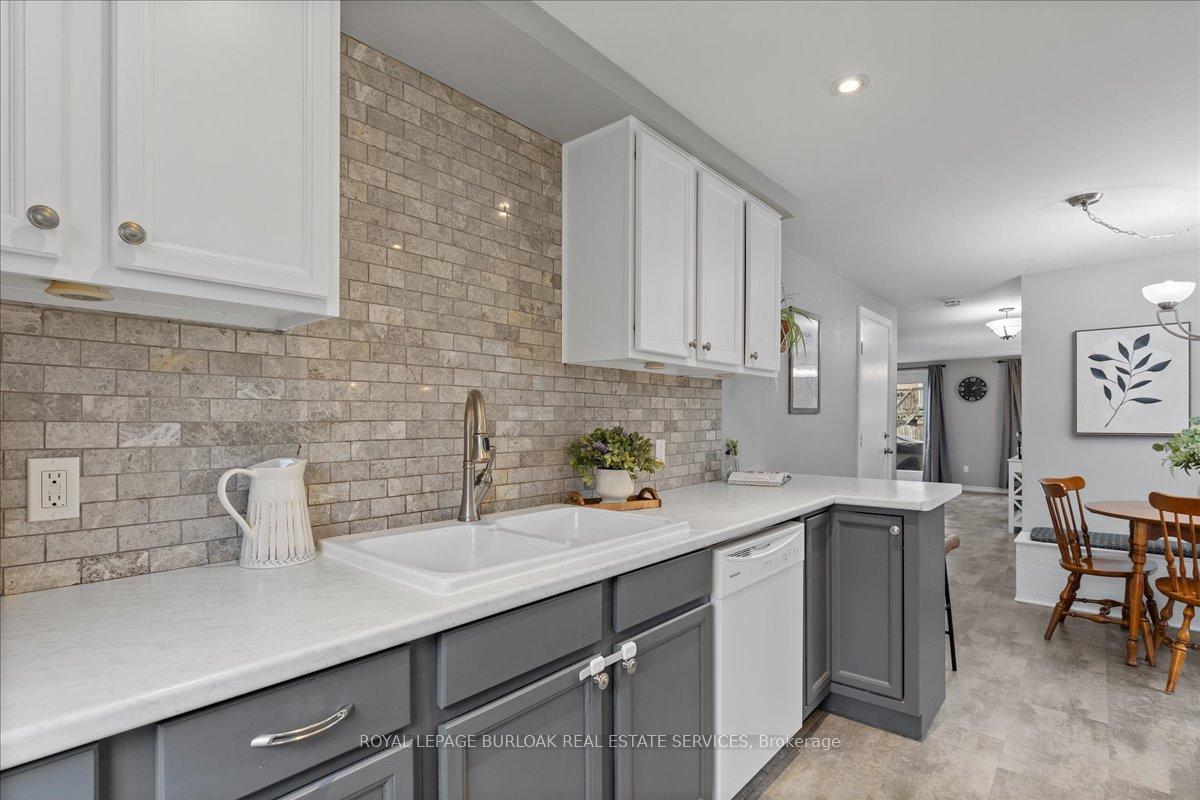 Photo 18 of 98 Grandridge Crescent, Guelph, Willow West/Sugarbush/West Acres — HOMEH