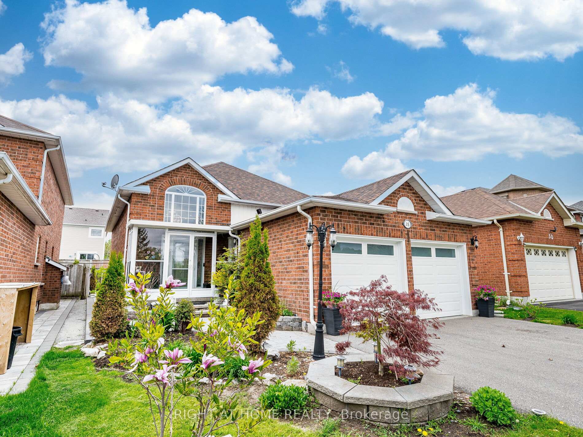 Photo 4 of 28 West Side Drive, Clarington, Bowmanville — HOMEH