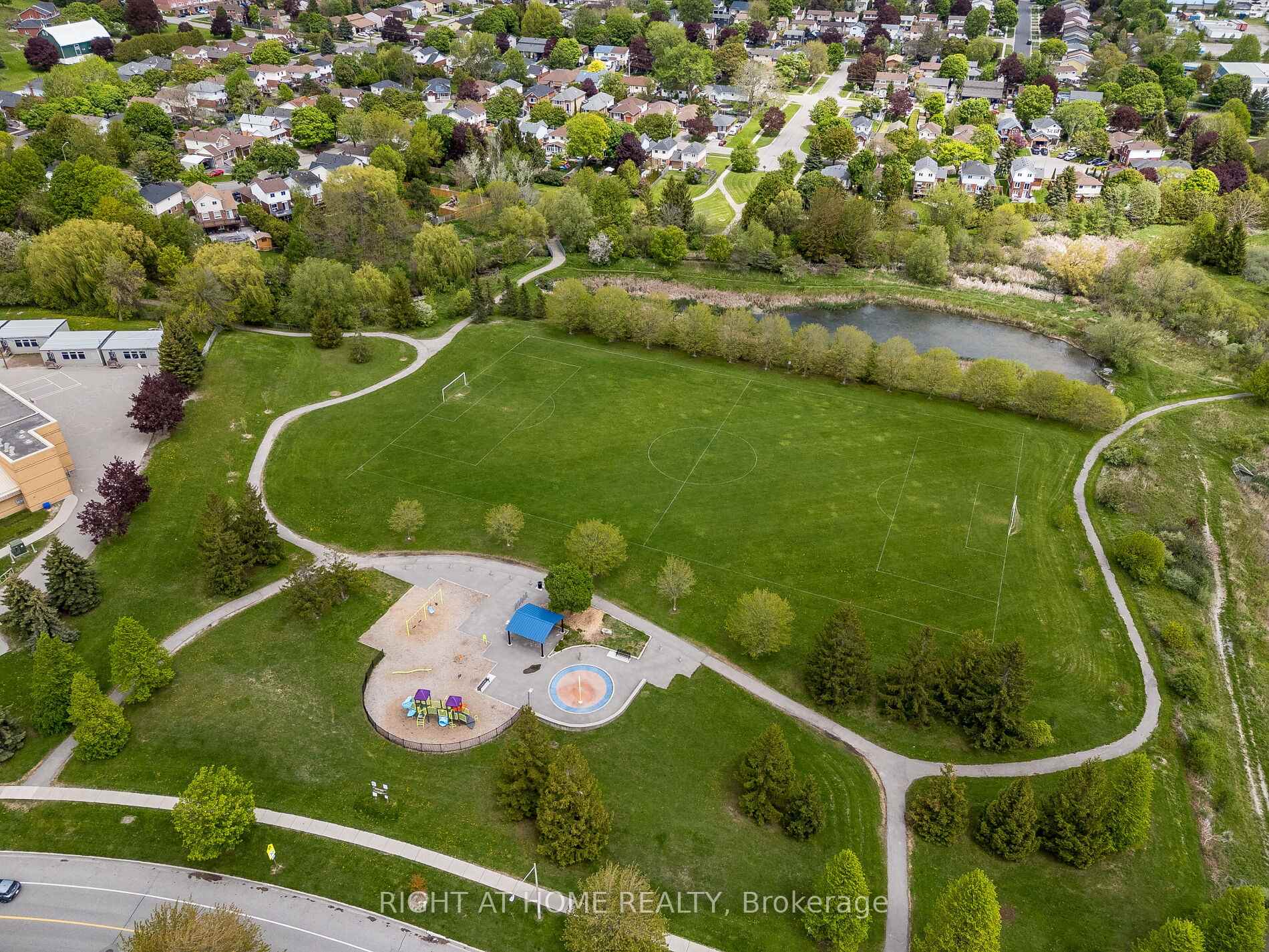 Photo 6 of 28 West Side Drive, Clarington, Bowmanville — HOMEH