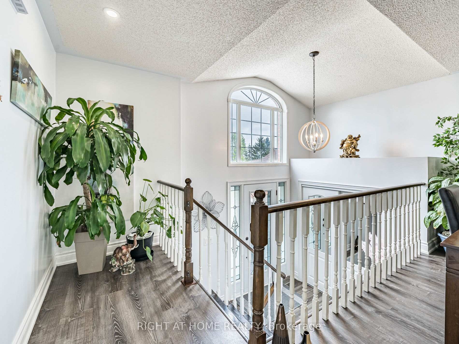 Photo 11 of 28 West Side Drive, Clarington, Bowmanville — HOMEH