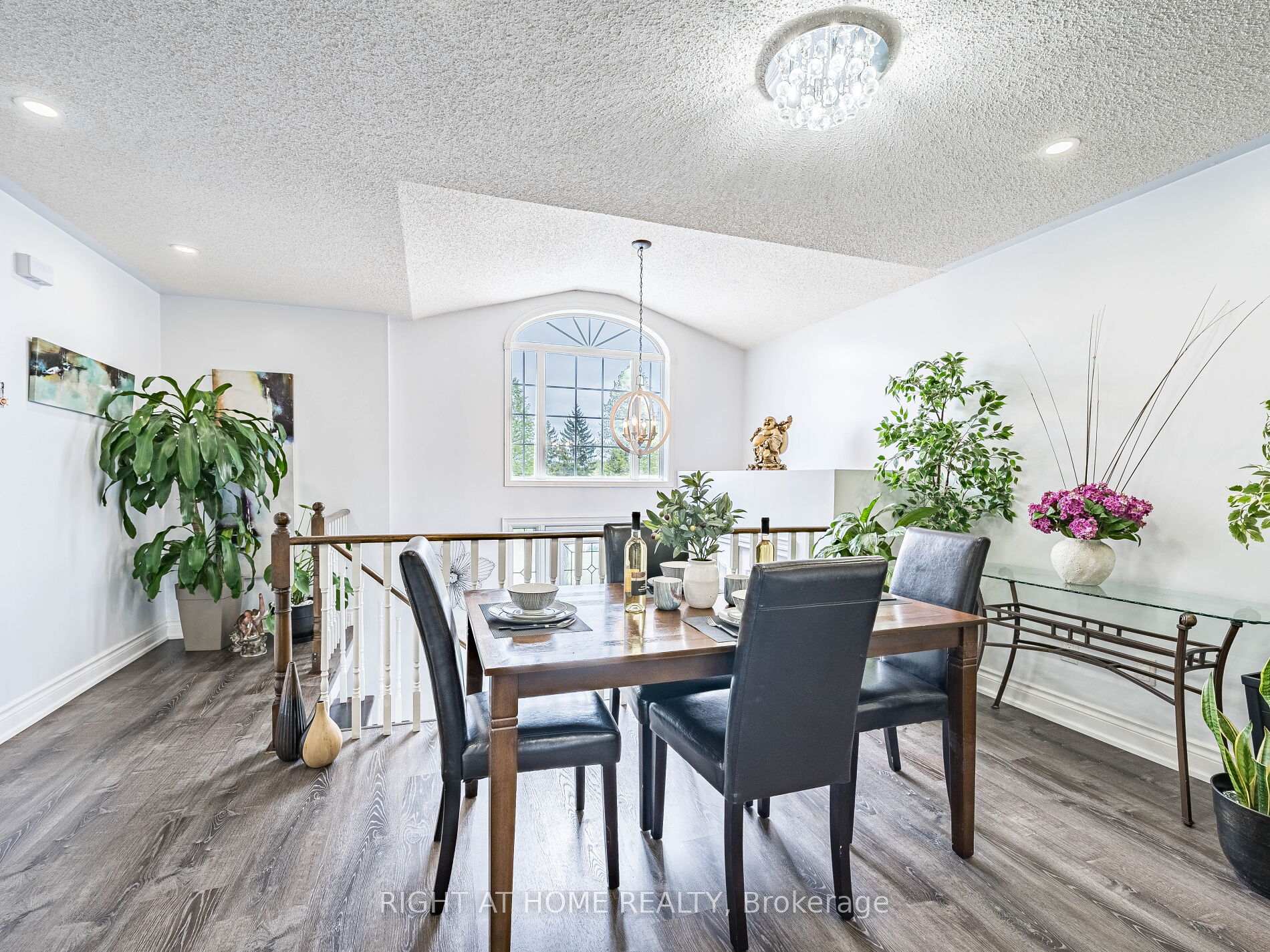 Photo 12 of 28 West Side Drive, Clarington, Bowmanville — HOMEH