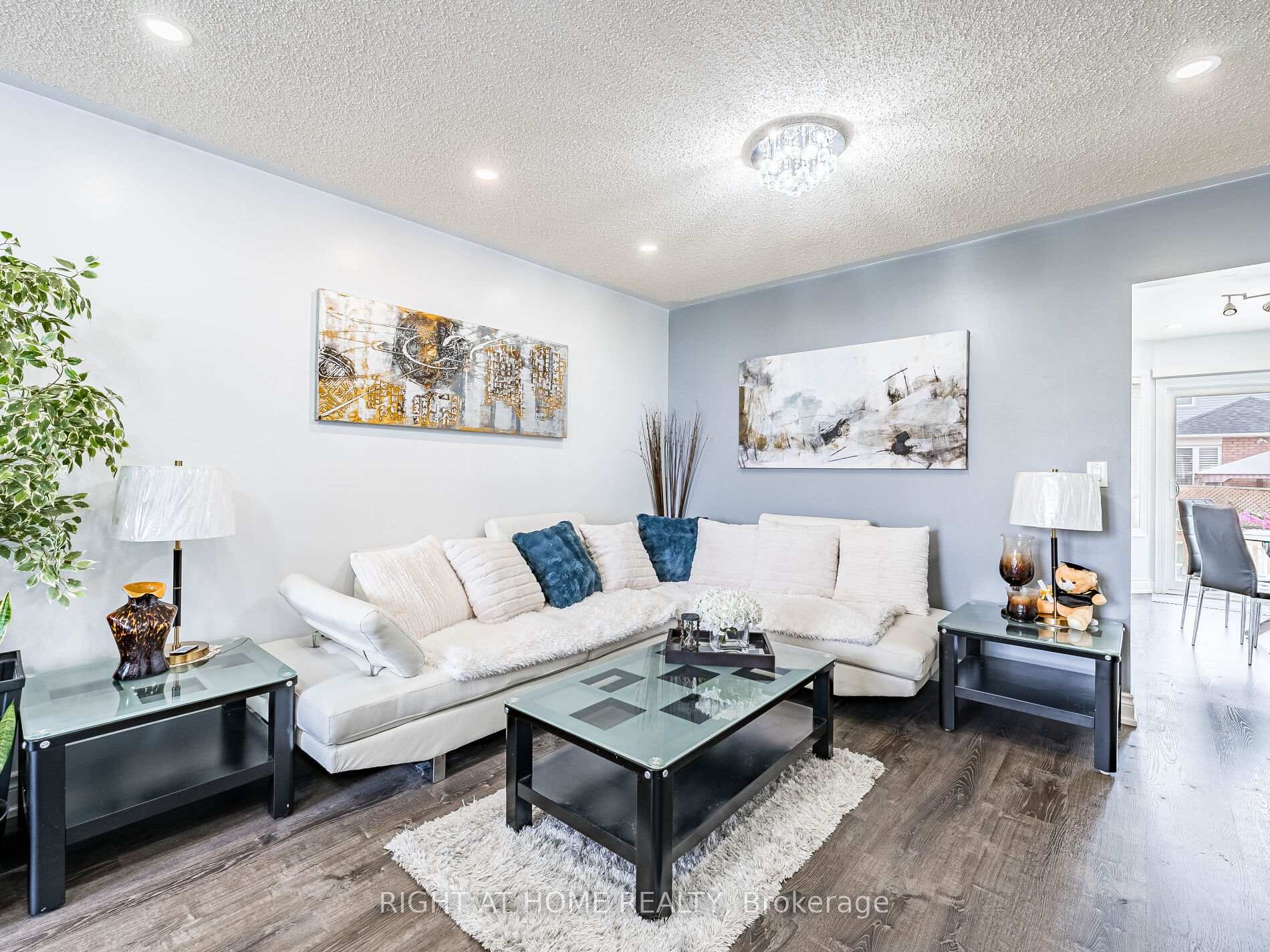 Photo 14 of 28 West Side Drive, Clarington, Bowmanville — HOMEH
