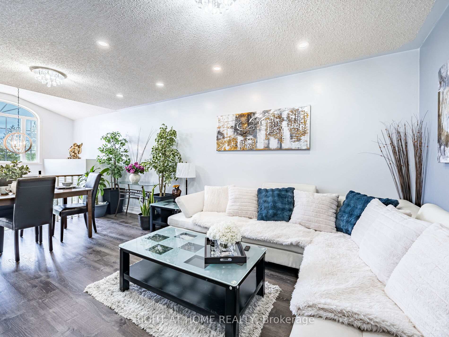 Photo 15 of 28 West Side Drive, Clarington, Bowmanville — HOMEH