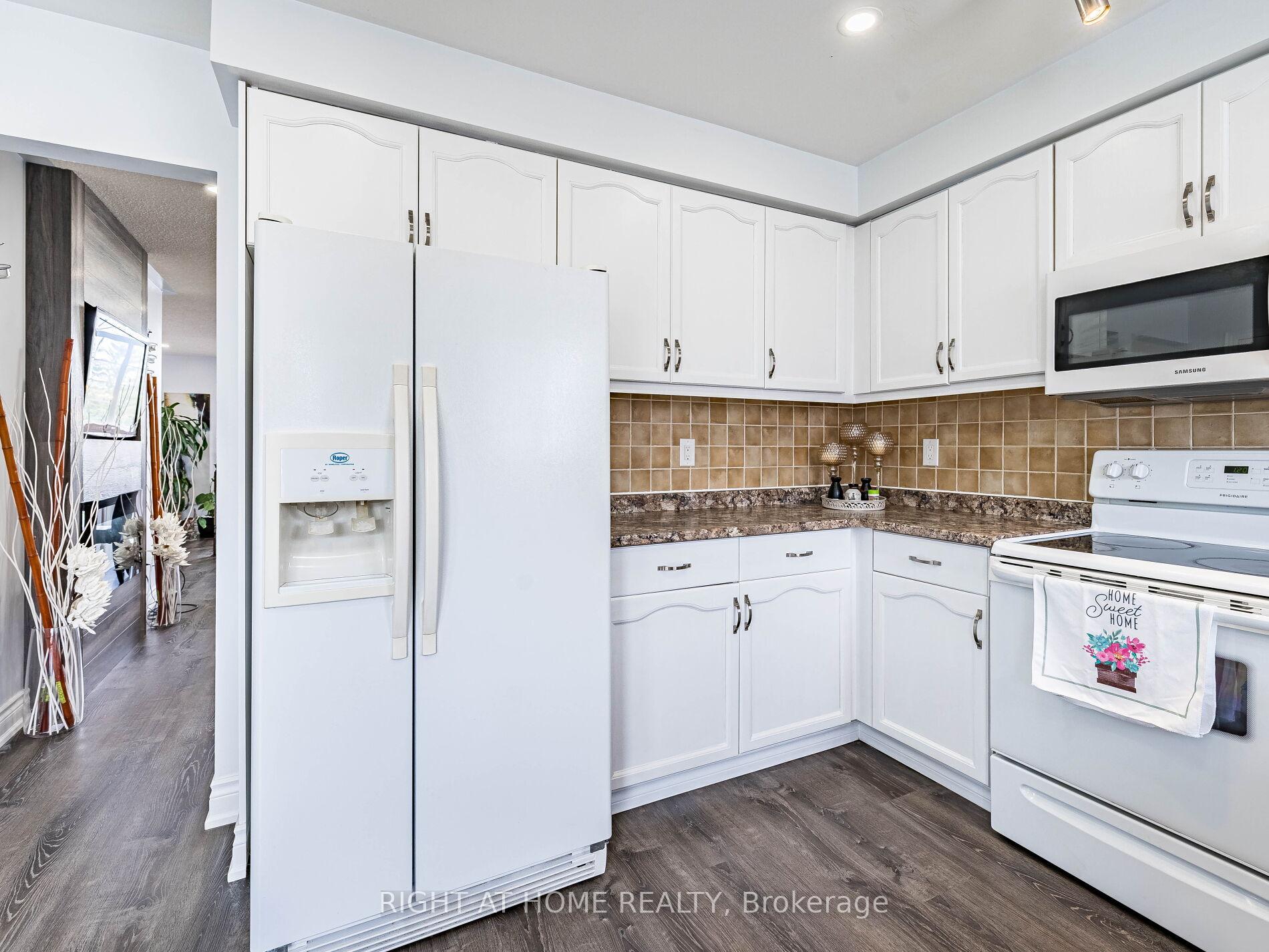 Photo 17 of 28 West Side Drive, Clarington, Bowmanville — HOMEH