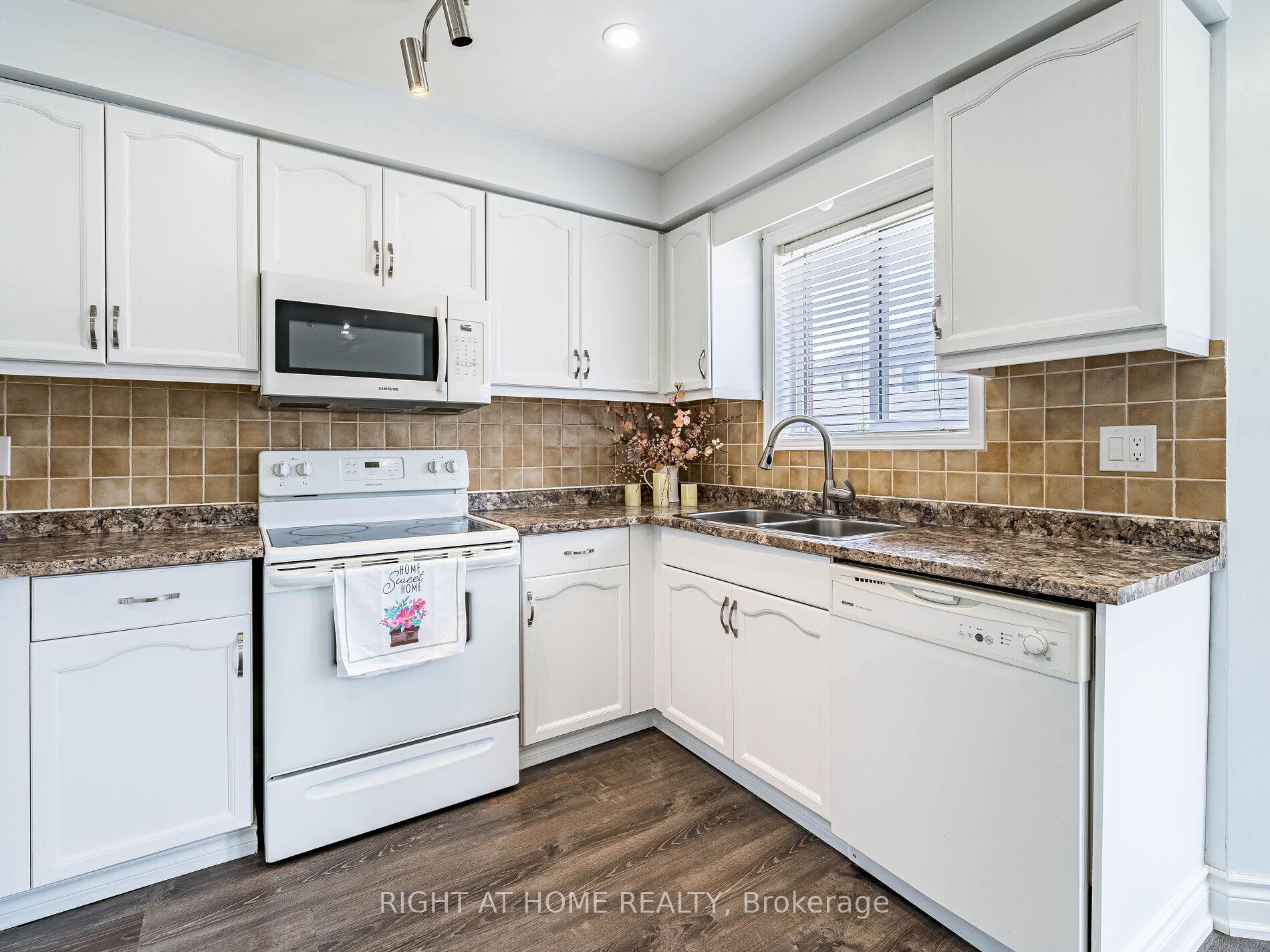 Photo 18 of 28 West Side Drive, Clarington, Bowmanville — HOMEH