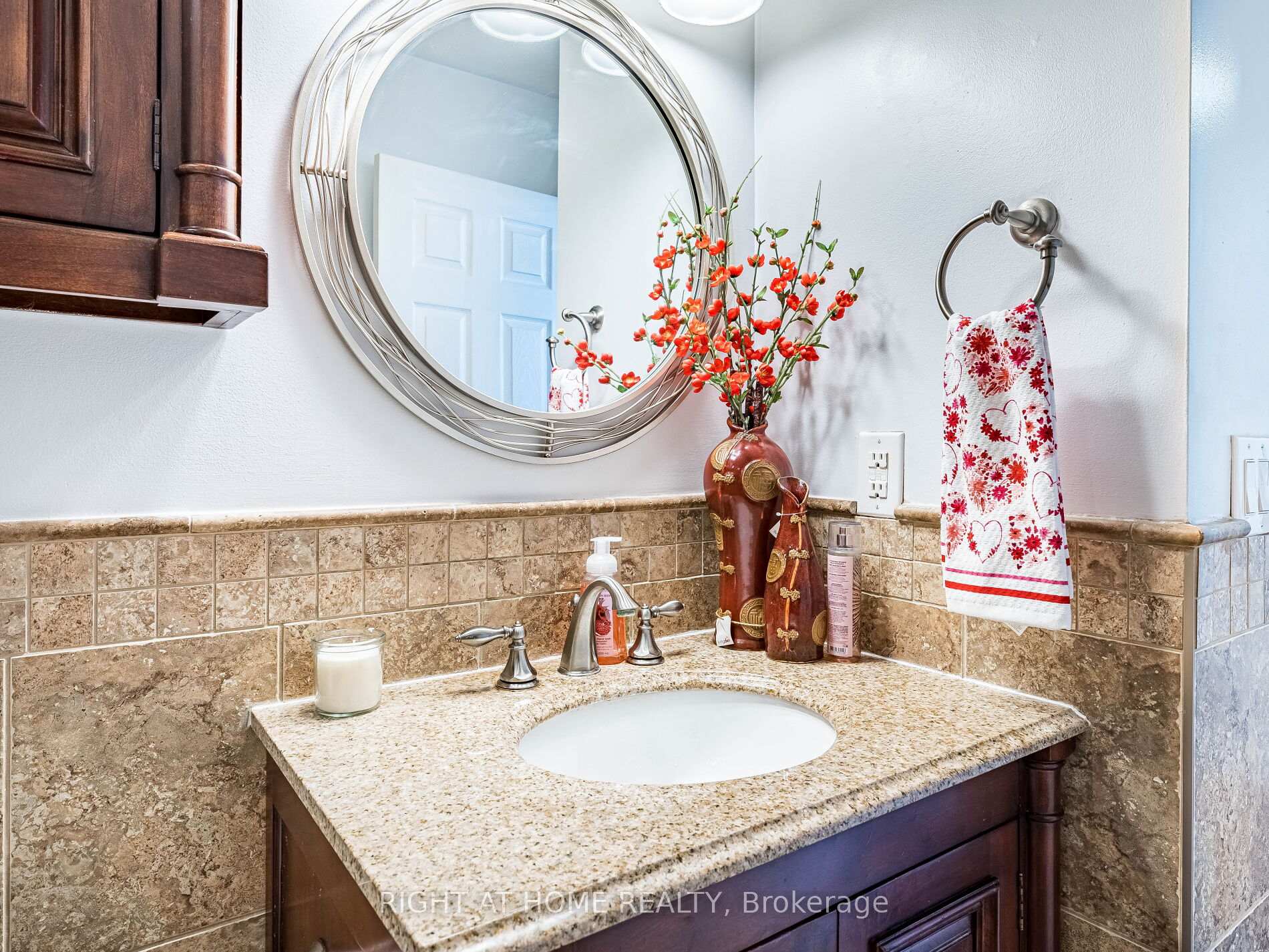 Photo 24 of 28 West Side Drive, Clarington, Bowmanville — HOMEH