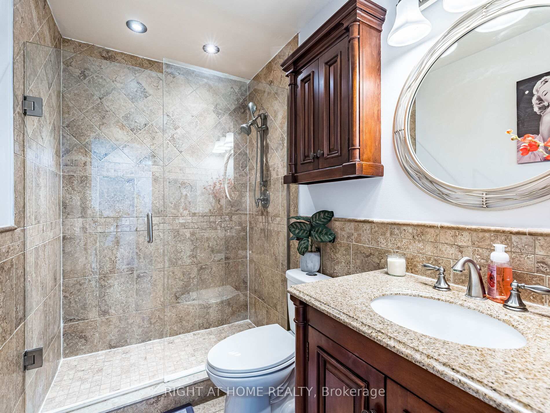 Photo 25 of 28 West Side Drive, Clarington, Bowmanville — HOMEH