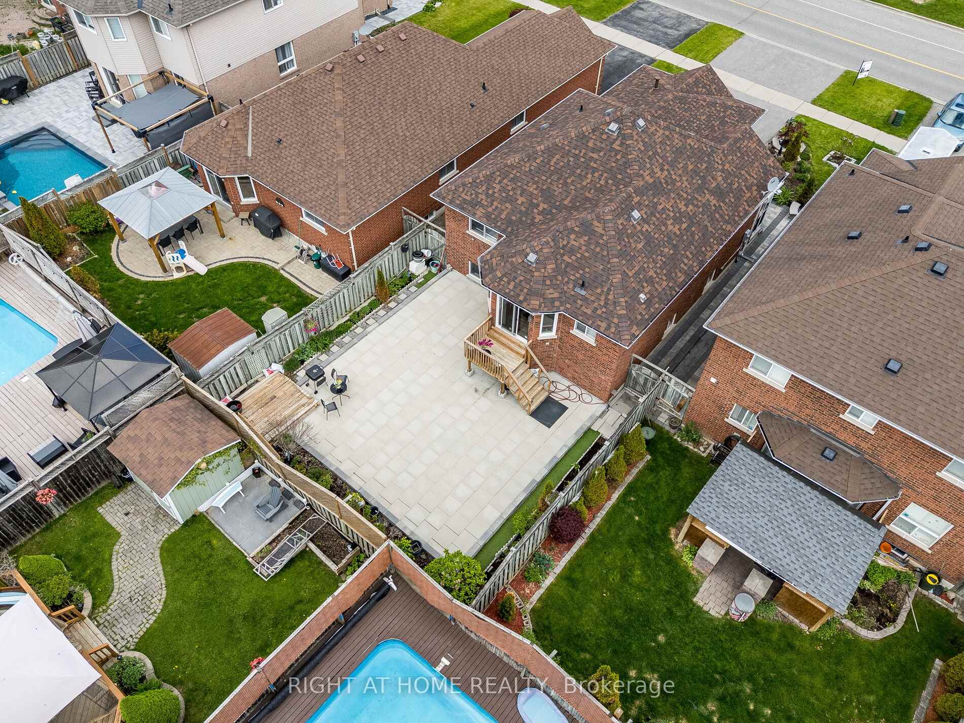 Photo 43 of 28 West Side Drive, Clarington, Bowmanville — HOMEH