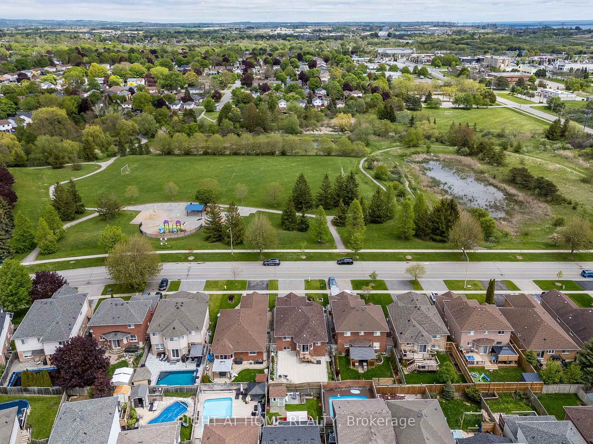 Photo 45 of 28 West Side Drive, Clarington, Bowmanville — HOMEH