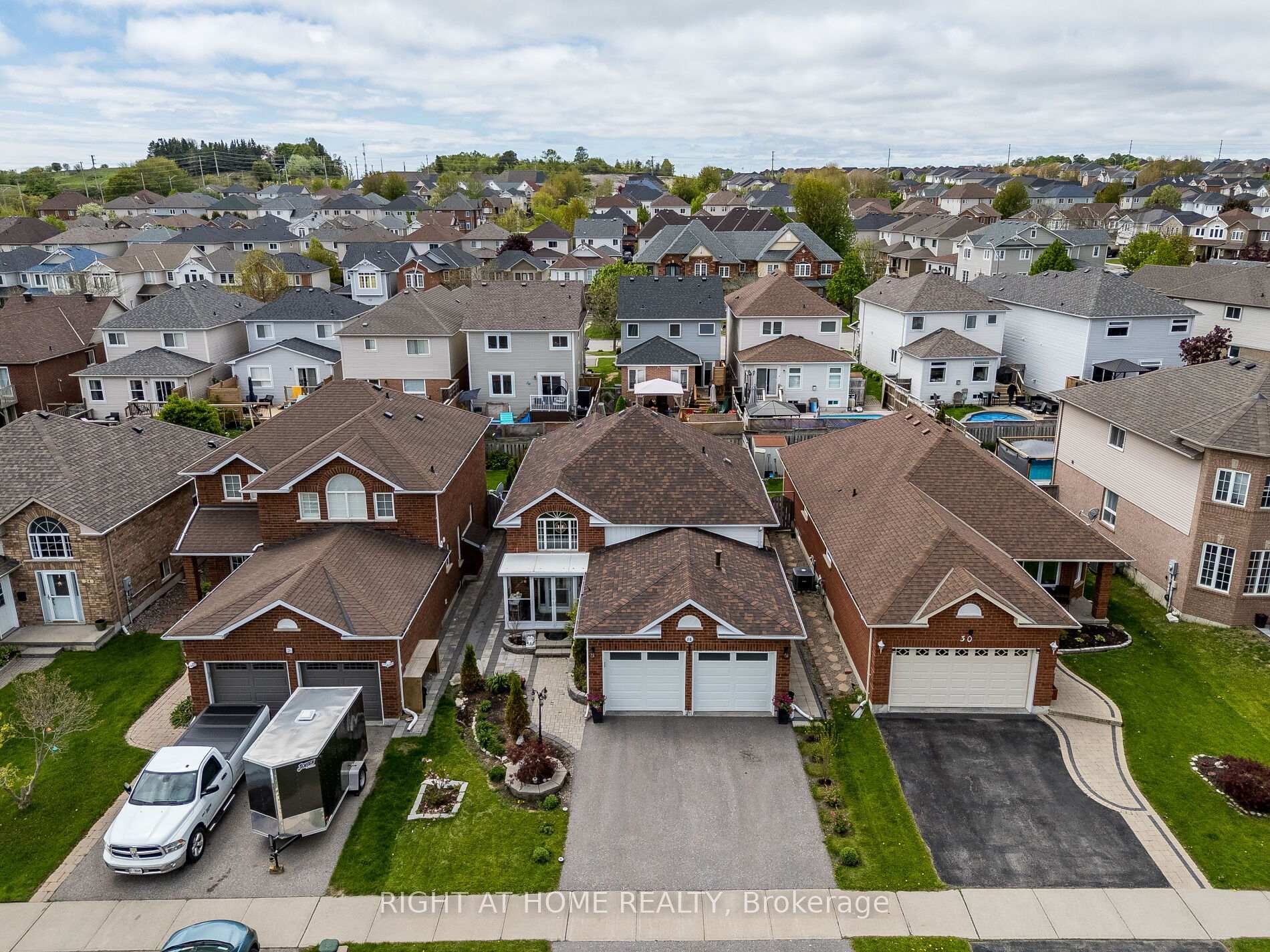 Photo 49 of 28 West Side Drive, Clarington, Bowmanville — HOMEH