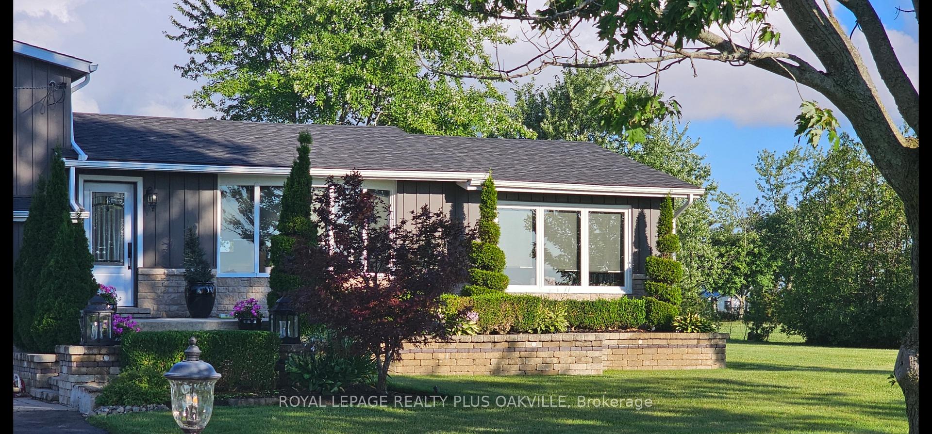 Photo 2 of 322 Russ Road, Grimsby, Grimsby Escarpment — HOMEH