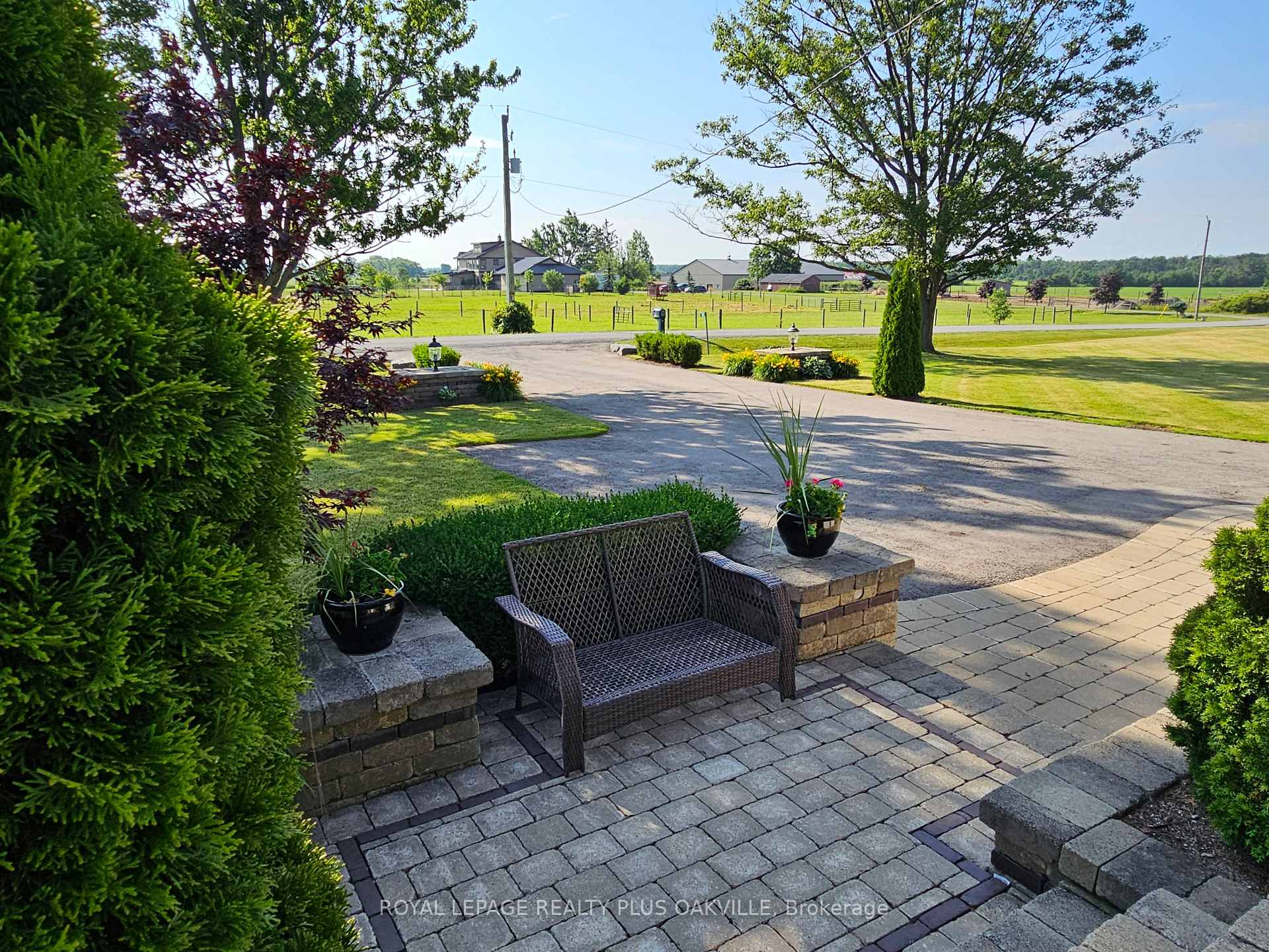 Photo 4 of 322 Russ Road, Grimsby, Grimsby Escarpment — HOMEH