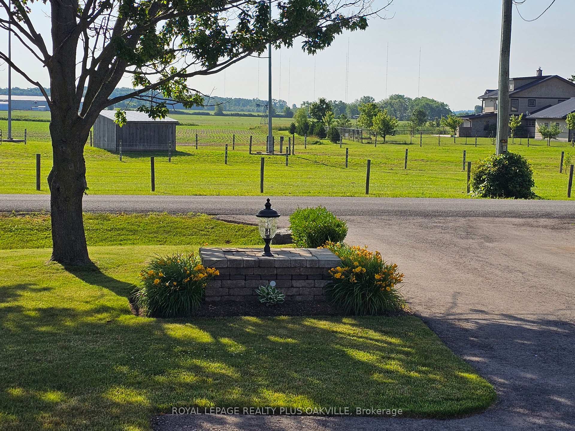 Photo 5 of 322 Russ Road, Grimsby, Grimsby Escarpment — HOMEH