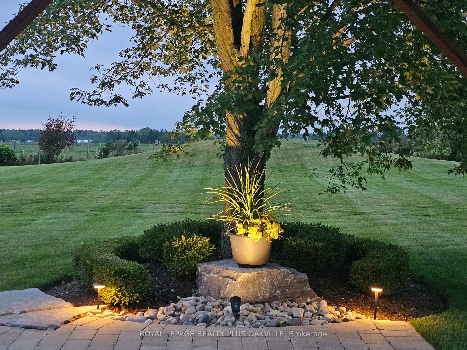 Photo 11 of 322 Russ Road, Grimsby, Grimsby Escarpment — HOMEH