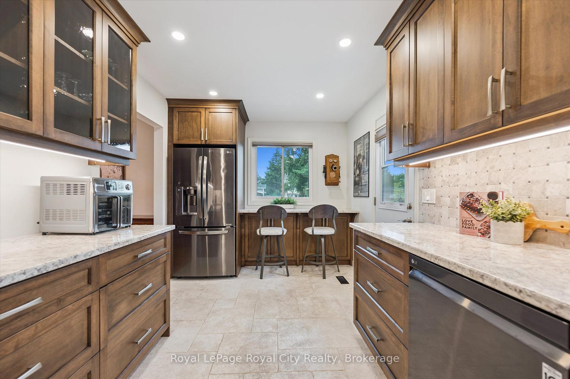 Photo 17 of 47 Argyle Drive, Guelph, Dovercliffe Park/Old University — HOMEH