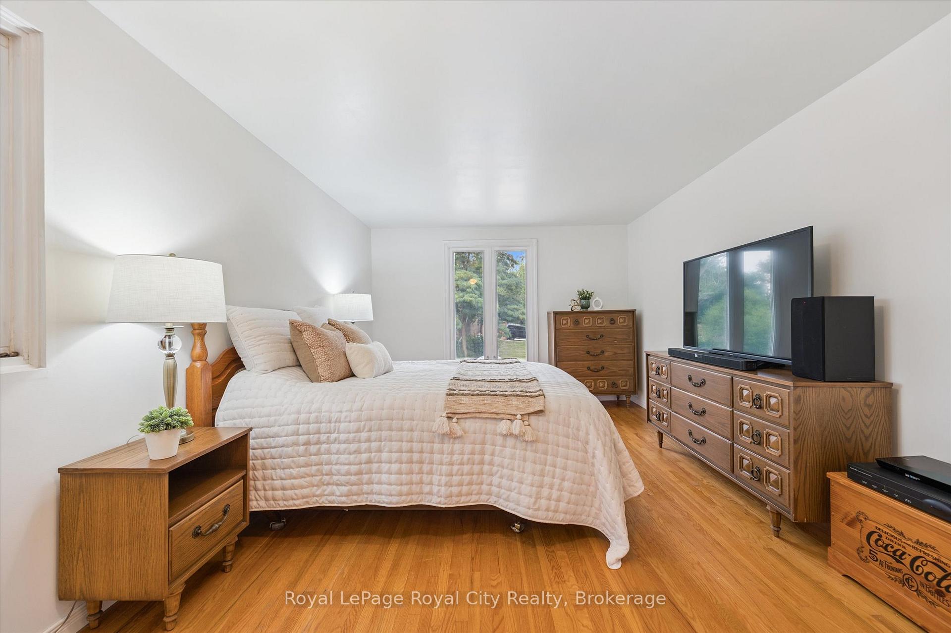 Photo 21 of 47 Argyle Drive, Guelph, Dovercliffe Park/Old University — HOMEH