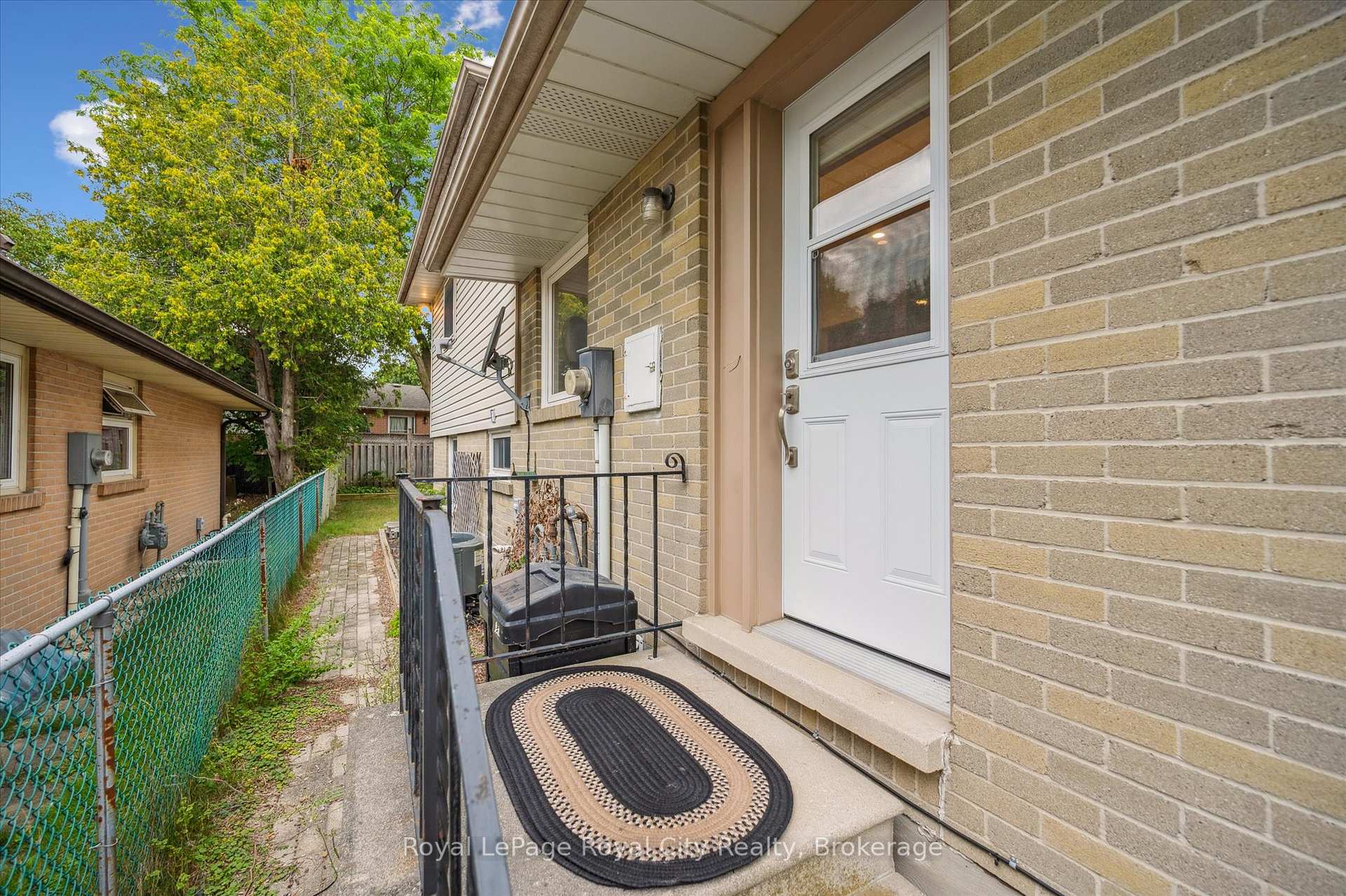 Photo 31 of 47 Argyle Drive, Guelph, Dovercliffe Park/Old University — HOMEH