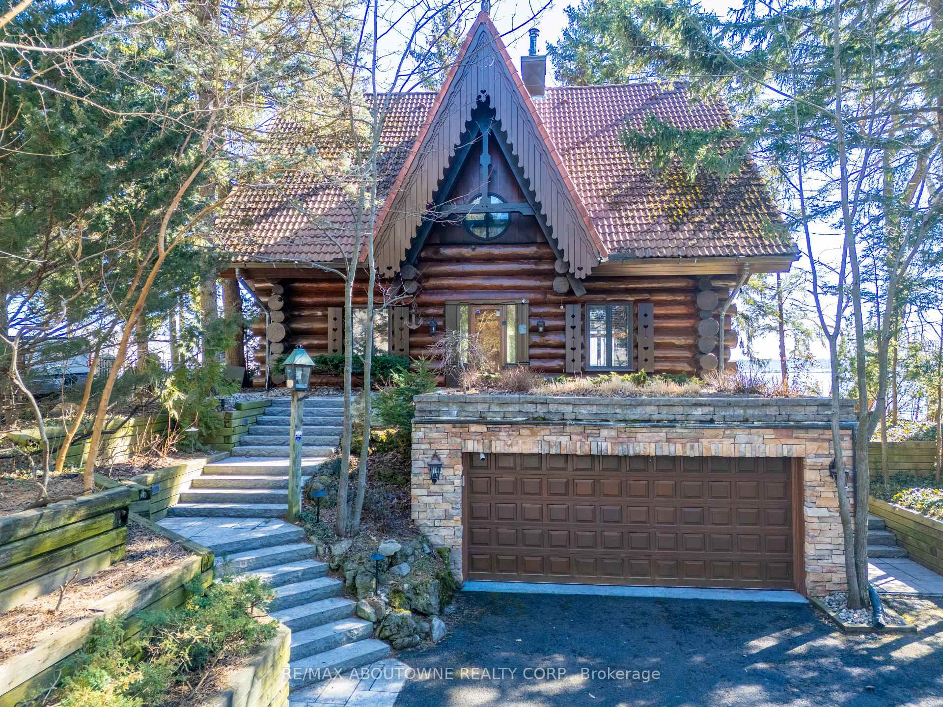 Photo 1 of 270 North Shore Boulevard E, Burlington, LaSalle — HOMEH