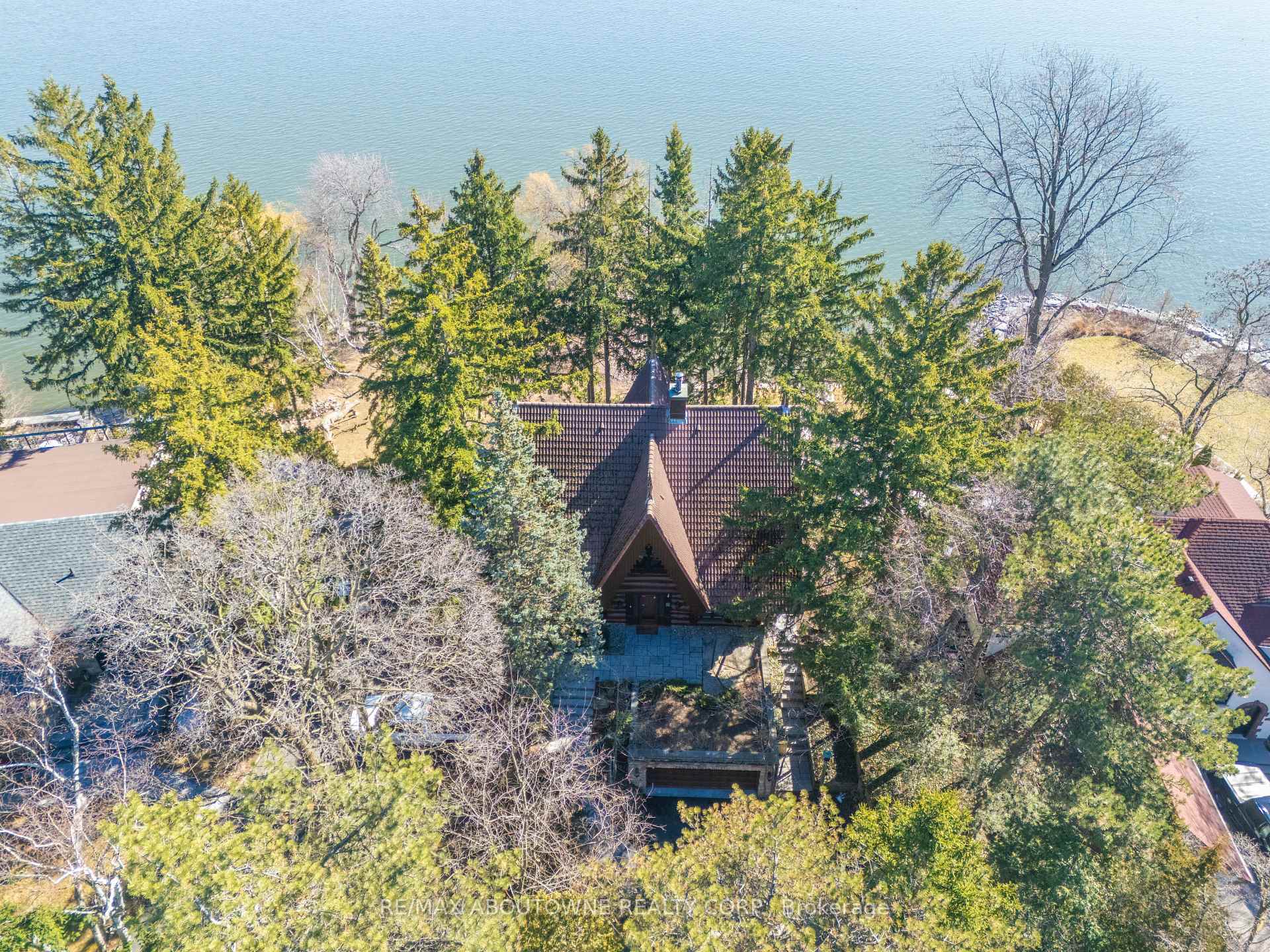 Photo 3 of 270 North Shore Boulevard E, Burlington, LaSalle — HOMEH