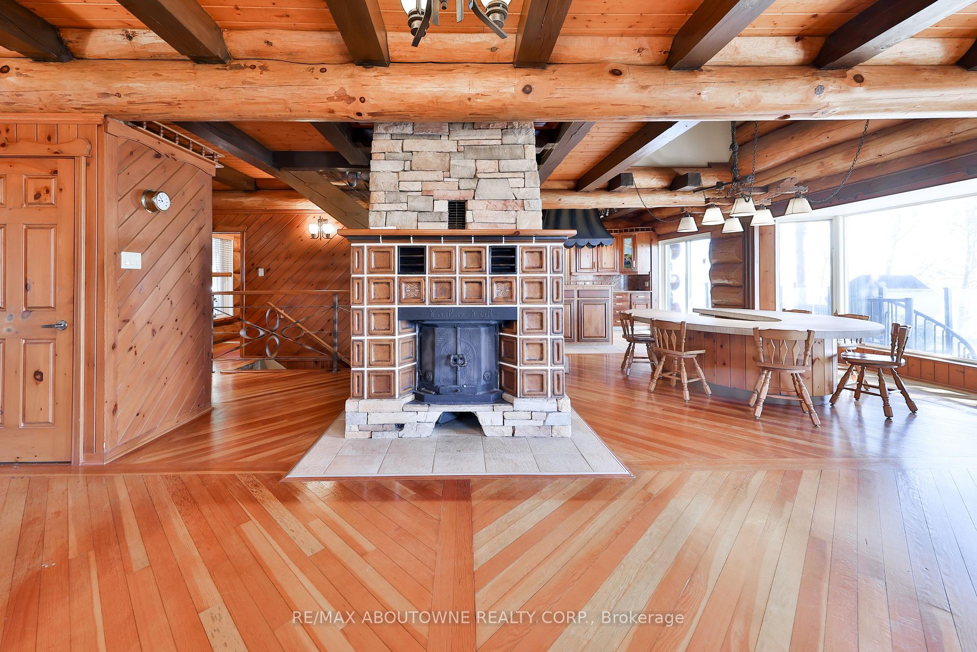 Photo 12 of 270 North Shore Boulevard E, Burlington, LaSalle — HOMEH
