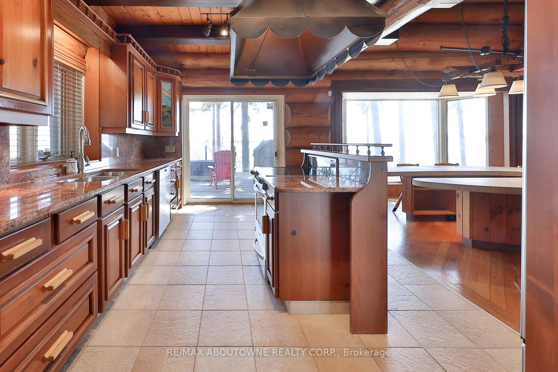 Photo 18 of 270 North Shore Boulevard E, Burlington, LaSalle — HOMEH