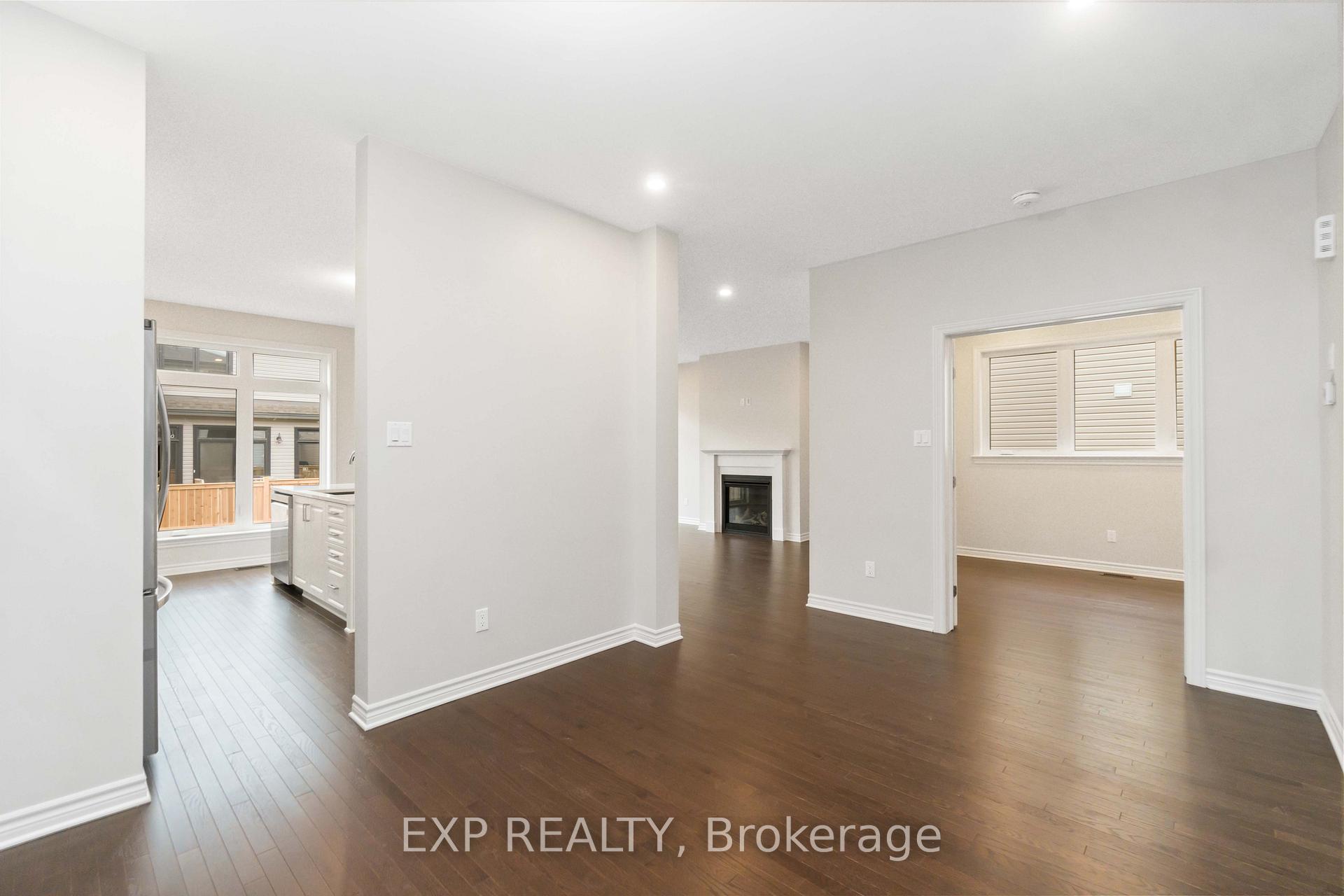 Photo 10 of 695 Moonflower Crescent, Ottawa, Blossom Park/Kemp Park/Findlay Creek — HOMEH