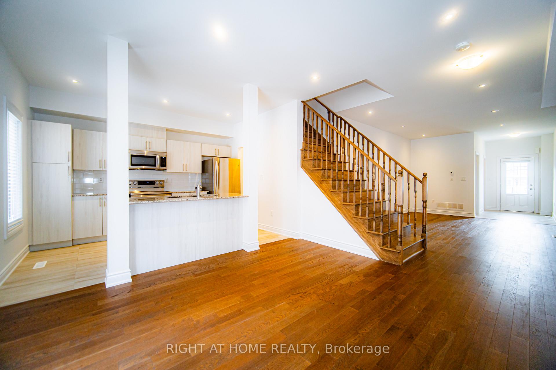 Photo 5 of 31 Brown Bear Street, Barrie, Rural Barrie Southwest — HOMEH
