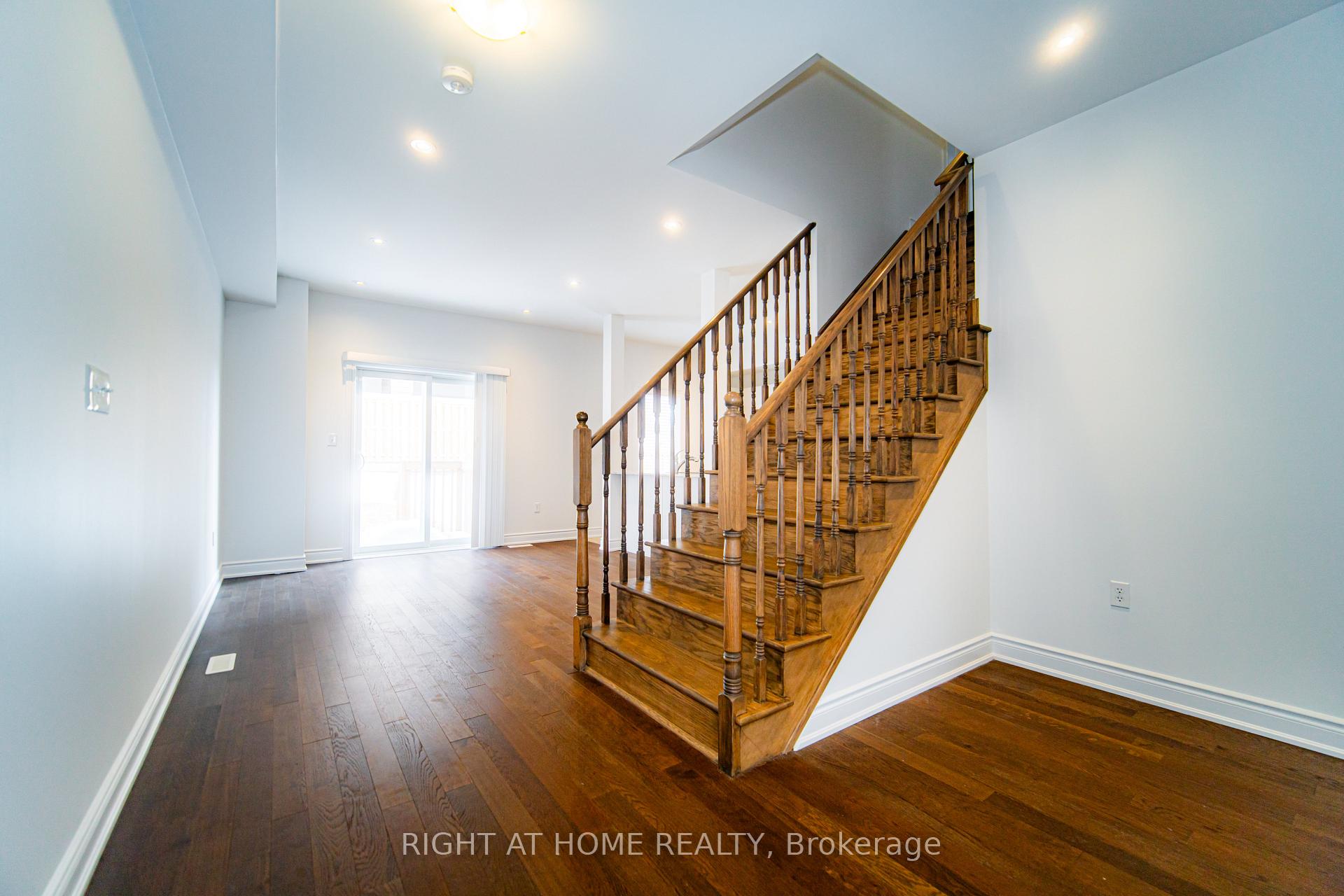 Photo 6 of 31 Brown Bear Street, Barrie, Rural Barrie Southwest — HOMEH
