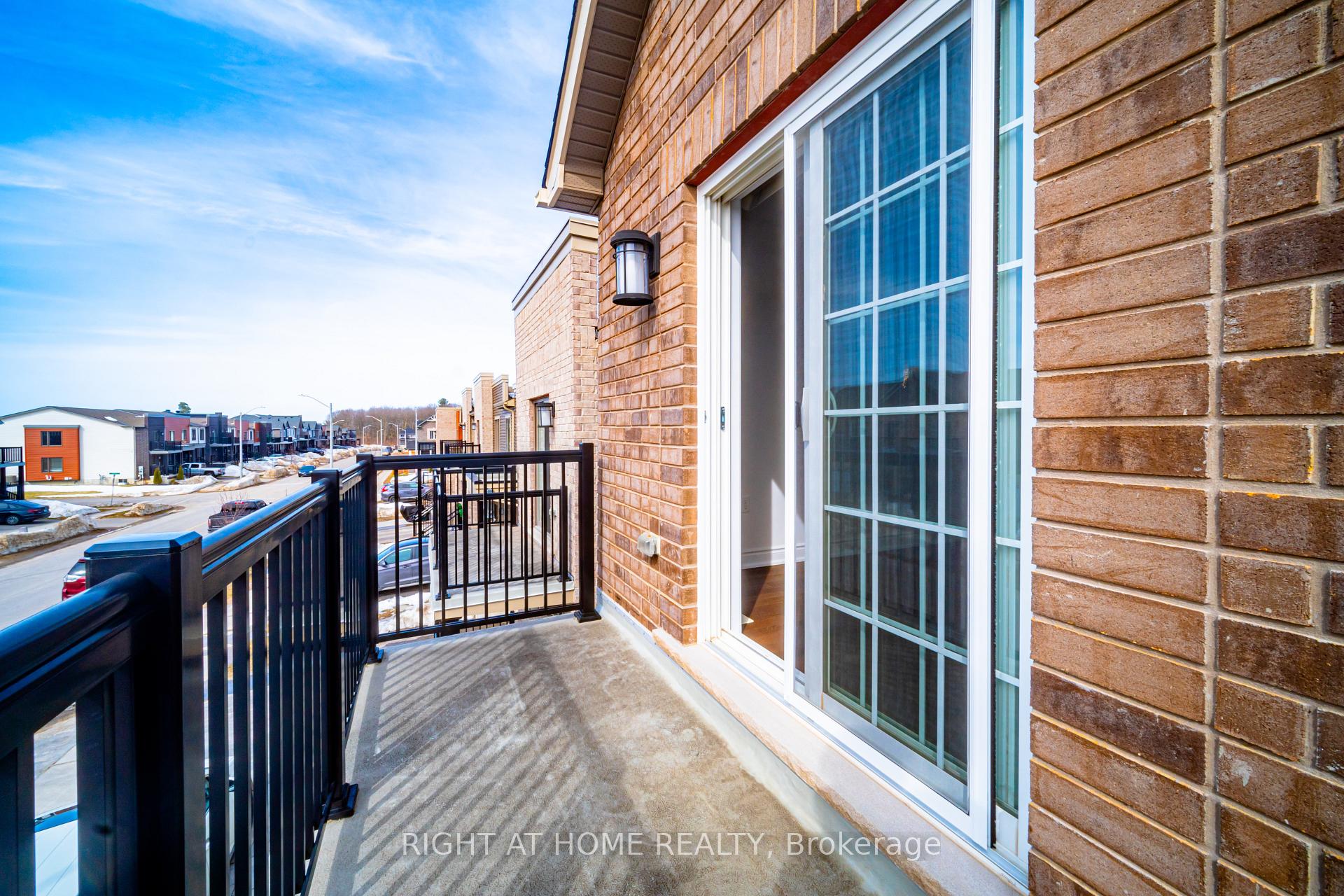 Photo 12 of 31 Brown Bear Street, Barrie, Rural Barrie Southwest — HOMEH