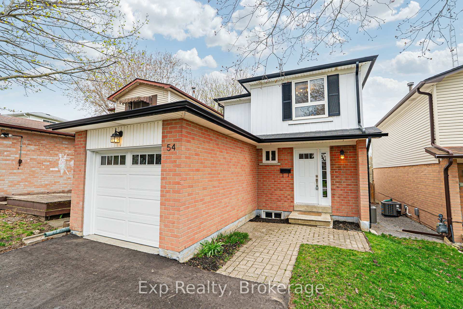 Photo 1 of 54 Hobbs Drive, Clarington, Bowmanville — HOMEH