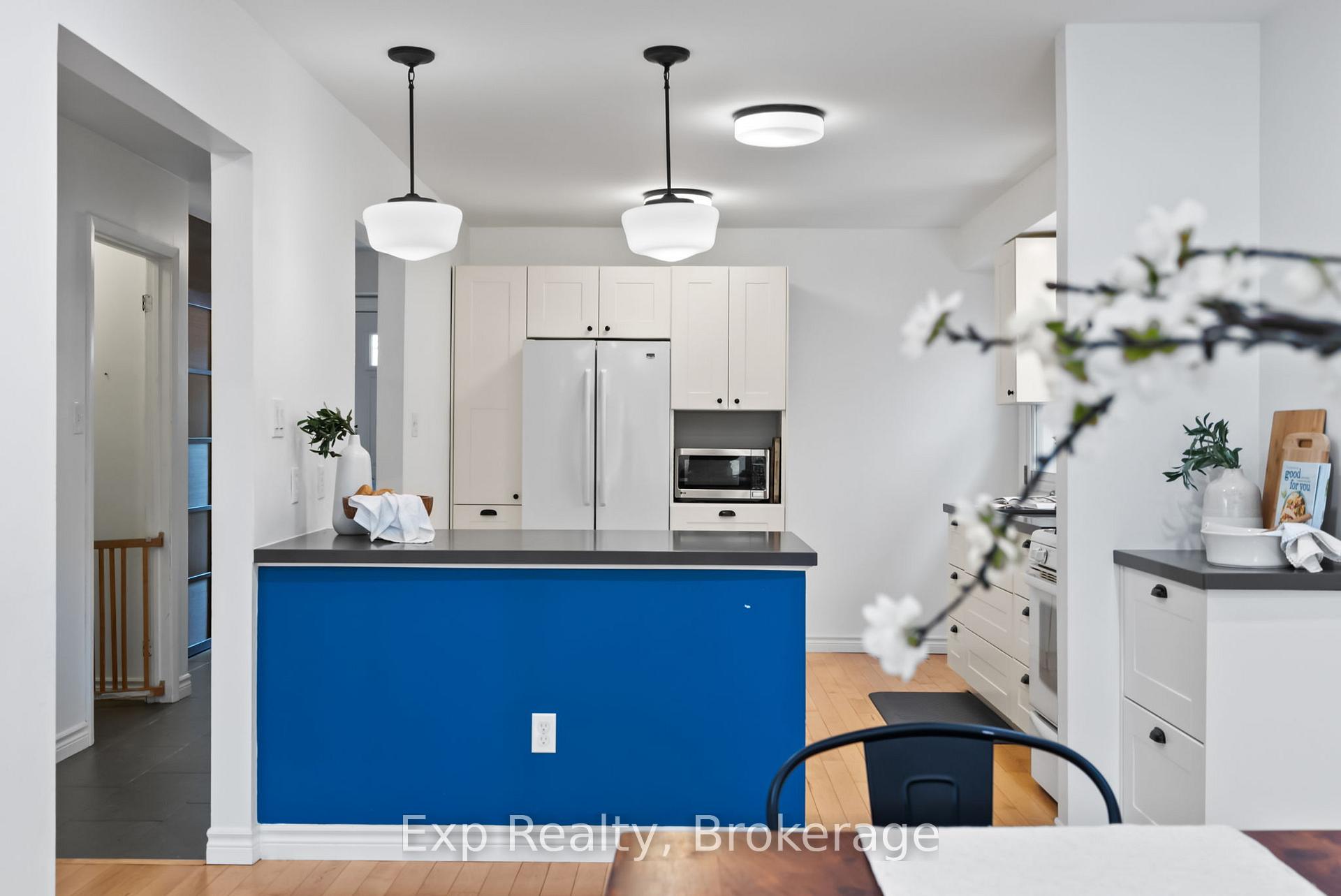 Photo 5 of 54 Hobbs Drive, Clarington, Bowmanville — HOMEH