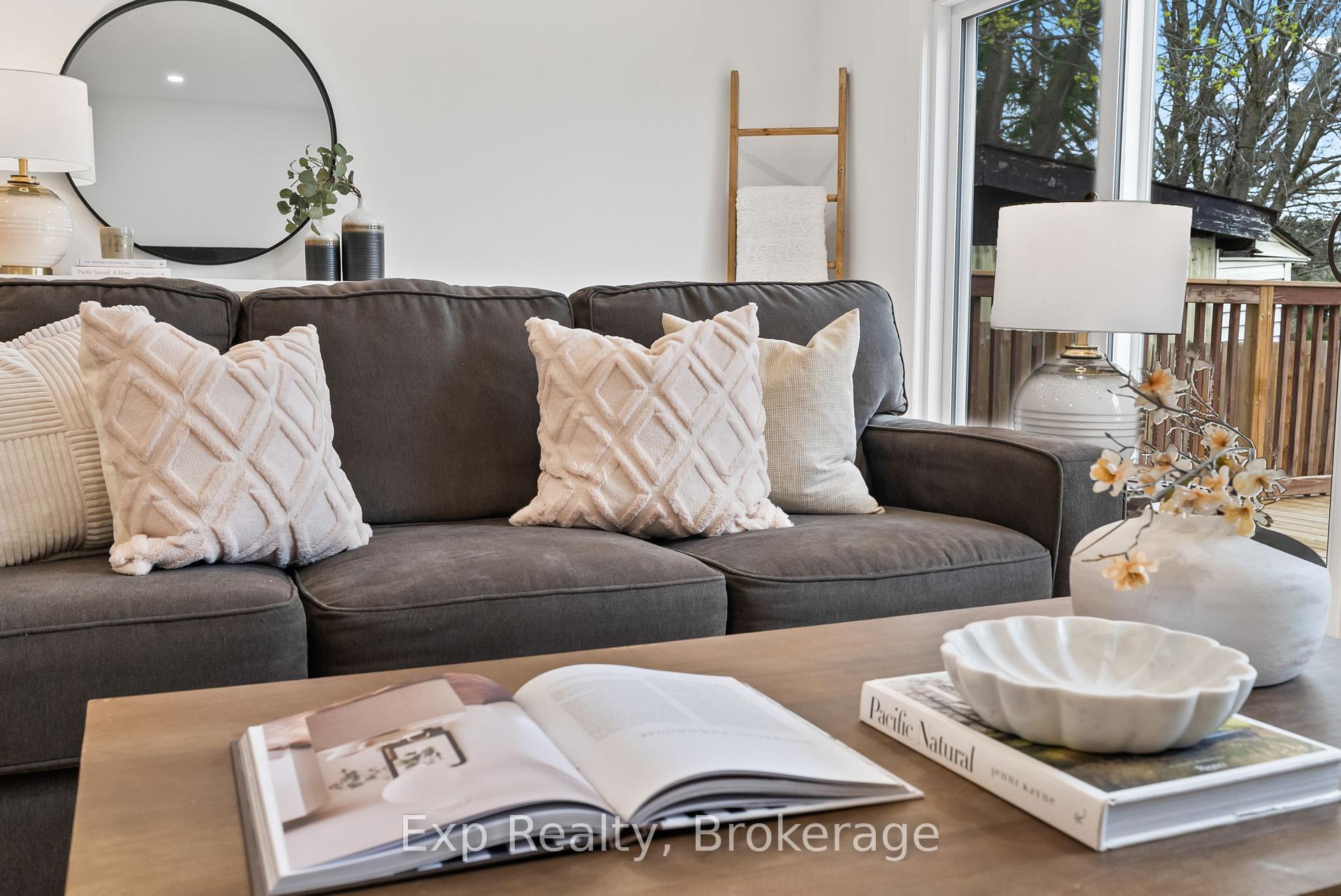 Photo 13 of 54 Hobbs Drive, Clarington, Bowmanville — HOMEH