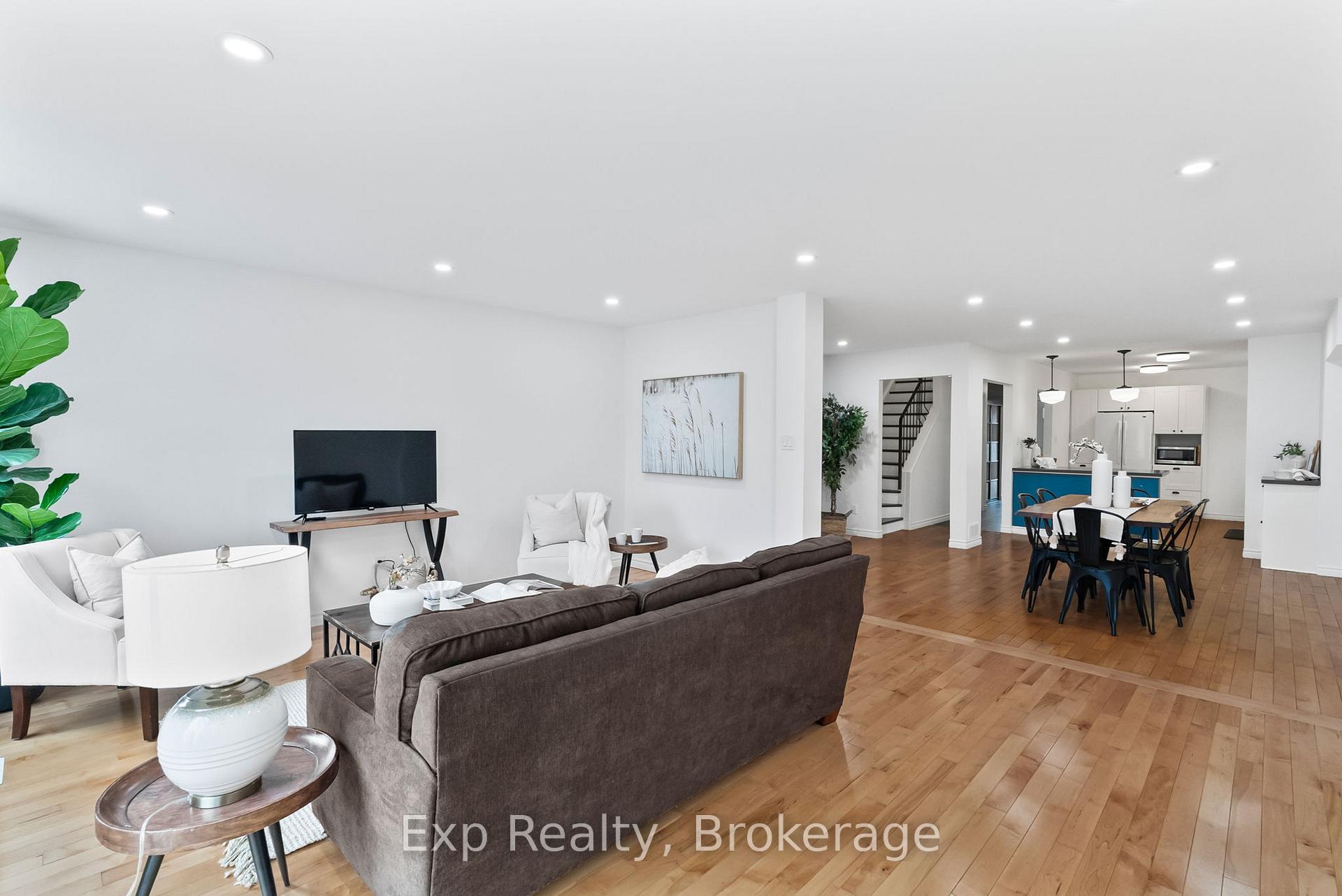 Photo 14 of 54 Hobbs Drive, Clarington, Bowmanville — HOMEH