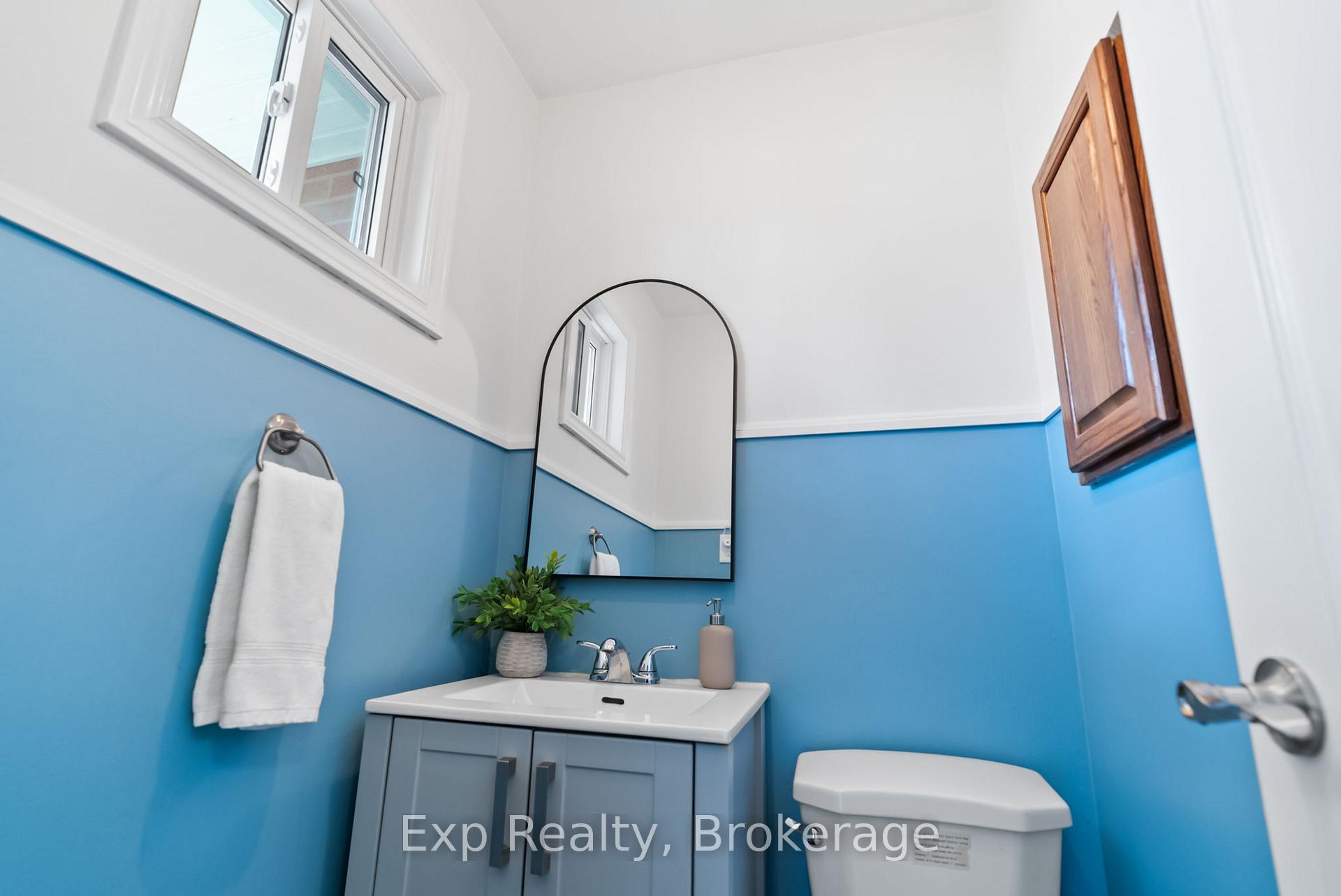 Photo 21 of 54 Hobbs Drive, Clarington, Bowmanville — HOMEH
