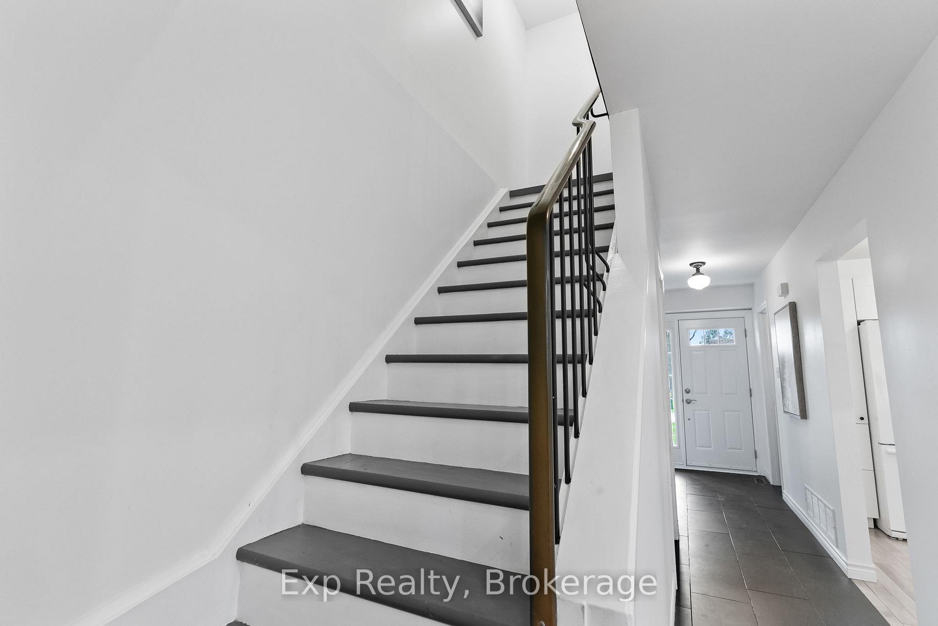 Photo 22 of 54 Hobbs Drive, Clarington, Bowmanville — HOMEH