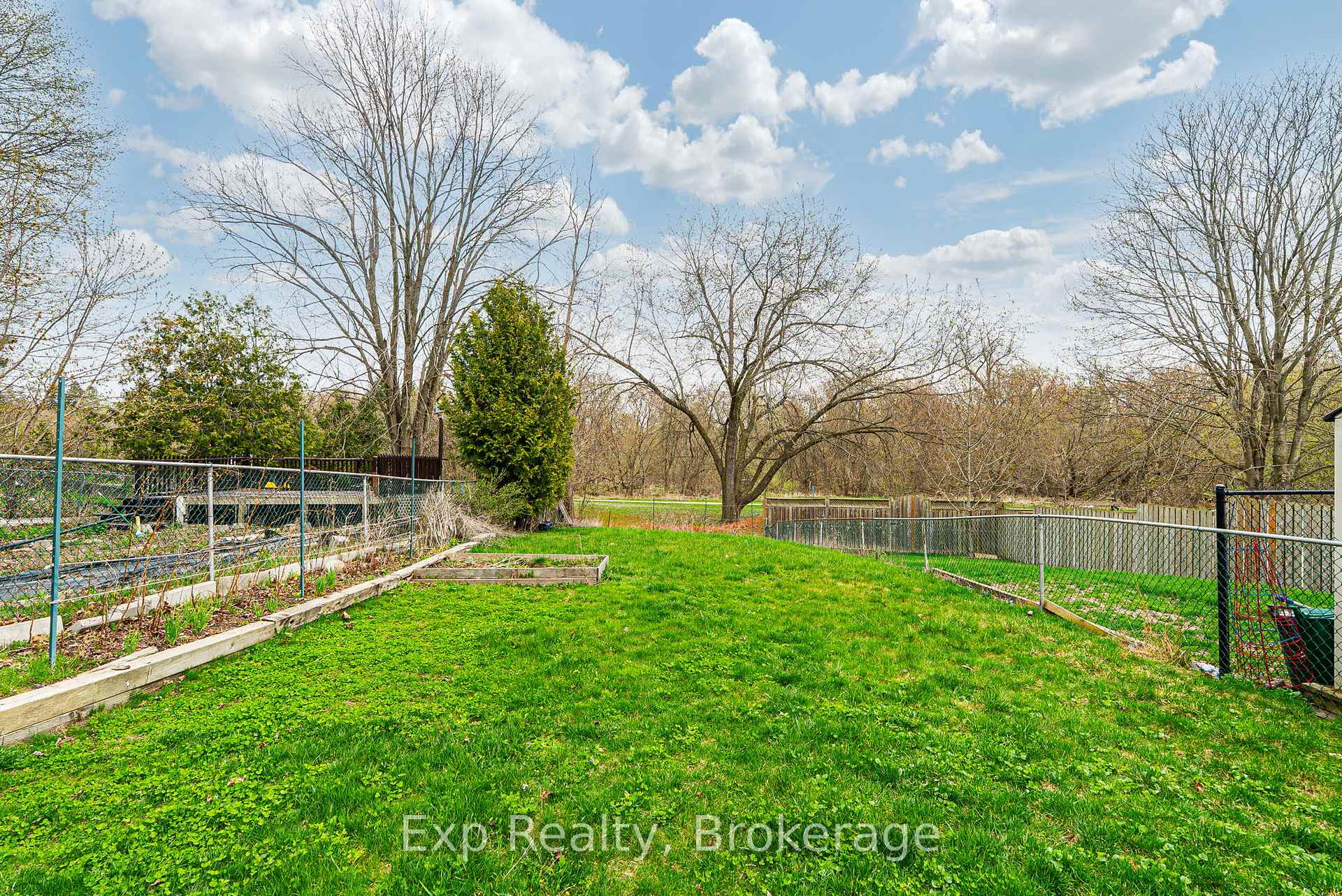 Photo 44 of 54 Hobbs Drive, Clarington, Bowmanville — HOMEH