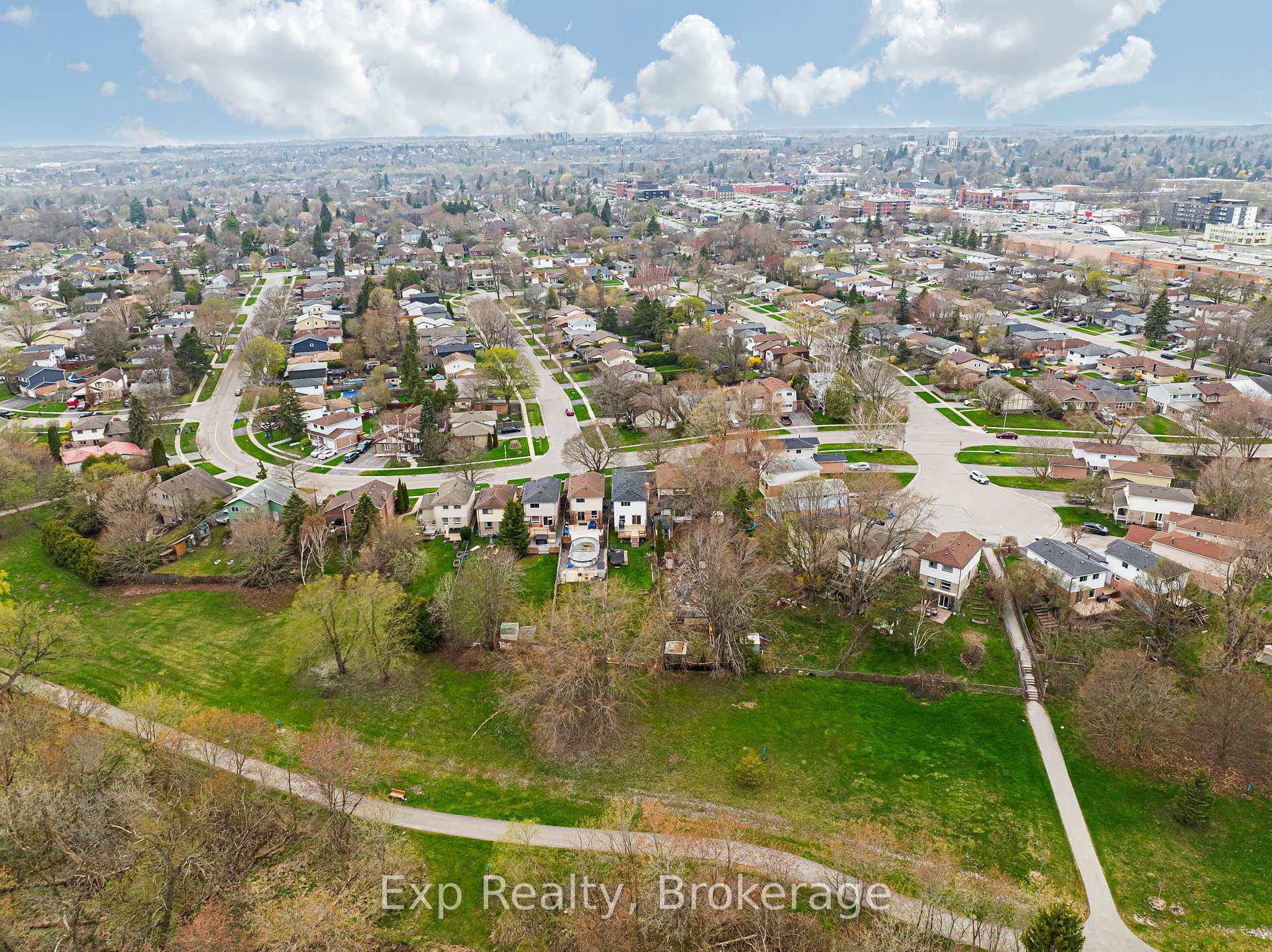 Photo 49 of 54 Hobbs Drive, Clarington, Bowmanville — HOMEH
