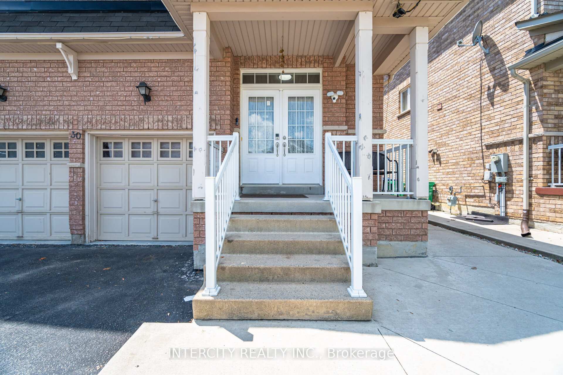 Photo 2 of 30 Pape Drive, Brampton, Sandringham-Wellington — HOMEH