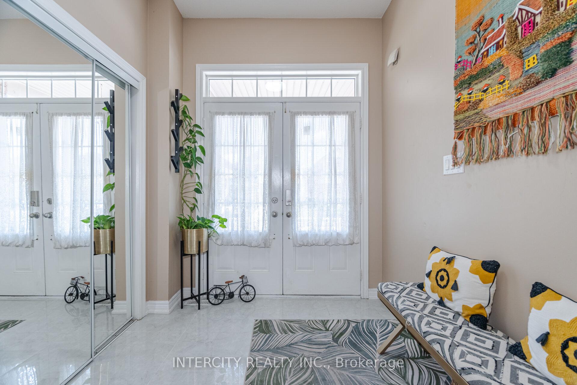 Photo 3 of 30 Pape Drive, Brampton, Sandringham-Wellington — HOMEH