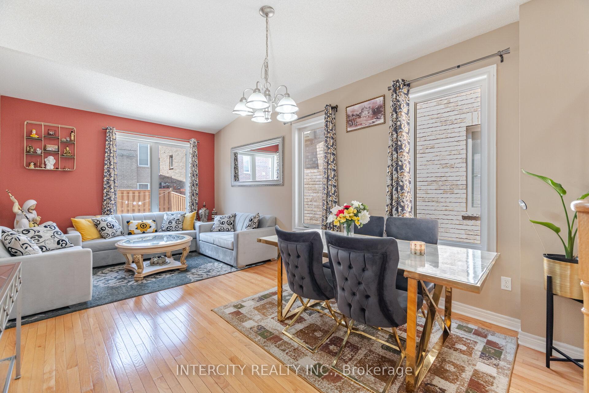Photo 5 of 30 Pape Drive, Brampton, Sandringham-Wellington — HOMEH
